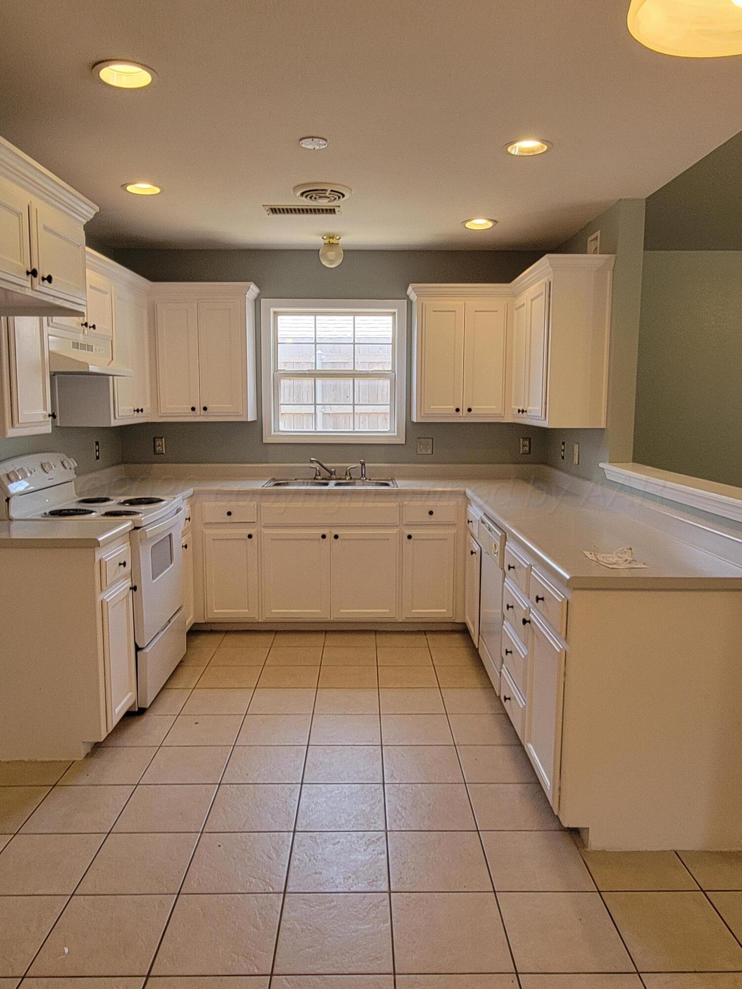 3811 S Roberts Street Property Photo 6