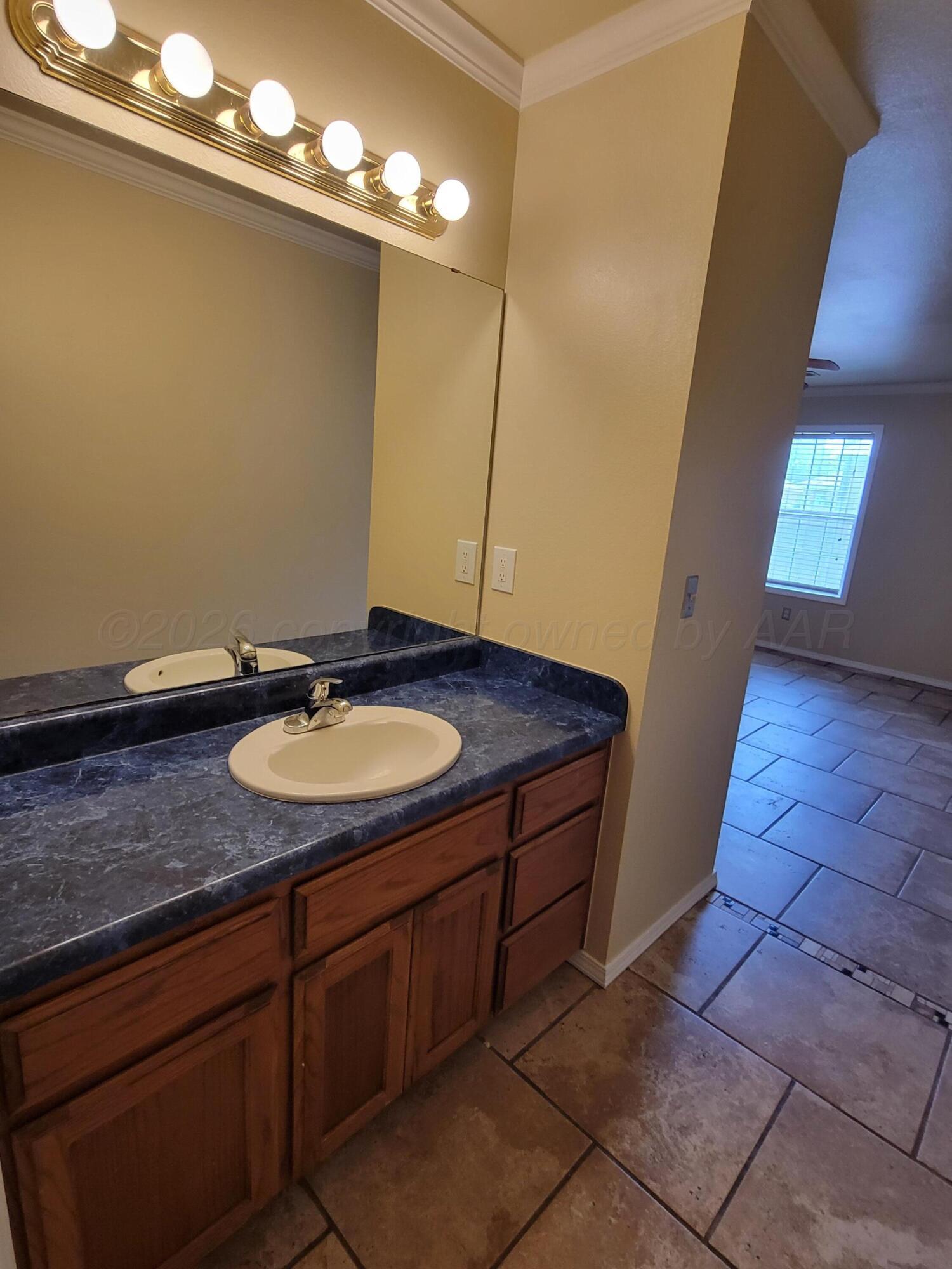 3811 S Roberts Street Property Photo 10