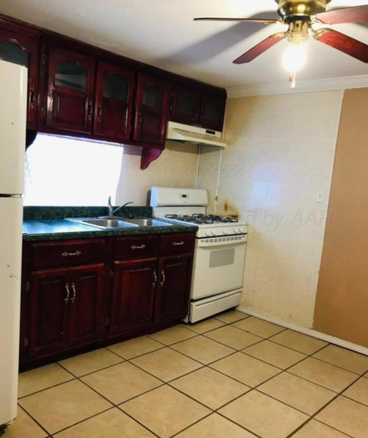 804 S Avenue L Property Photo 3