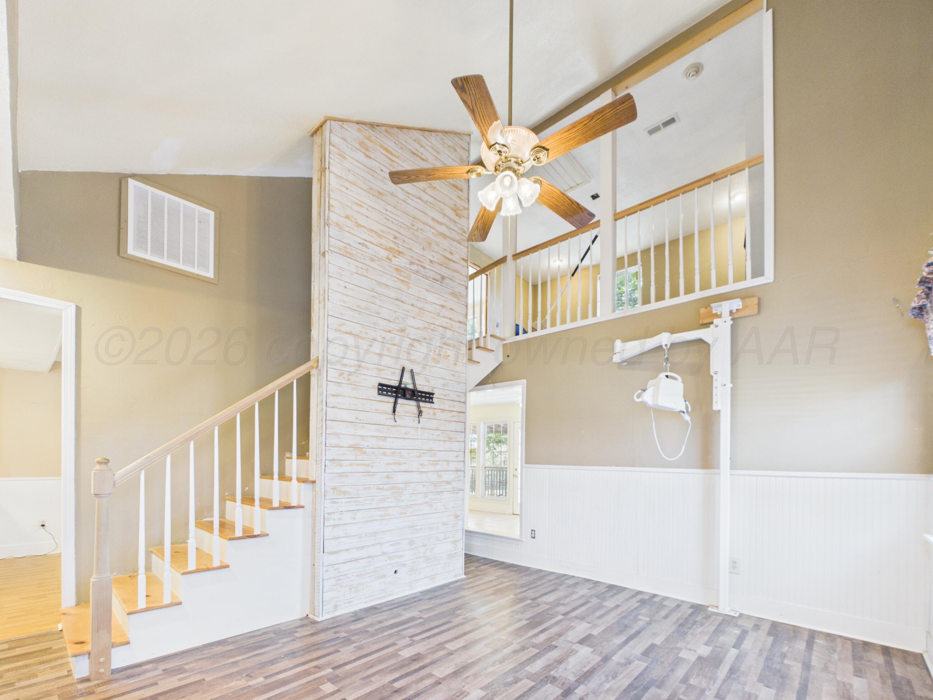 613 N Doucette Street Property Photo 2