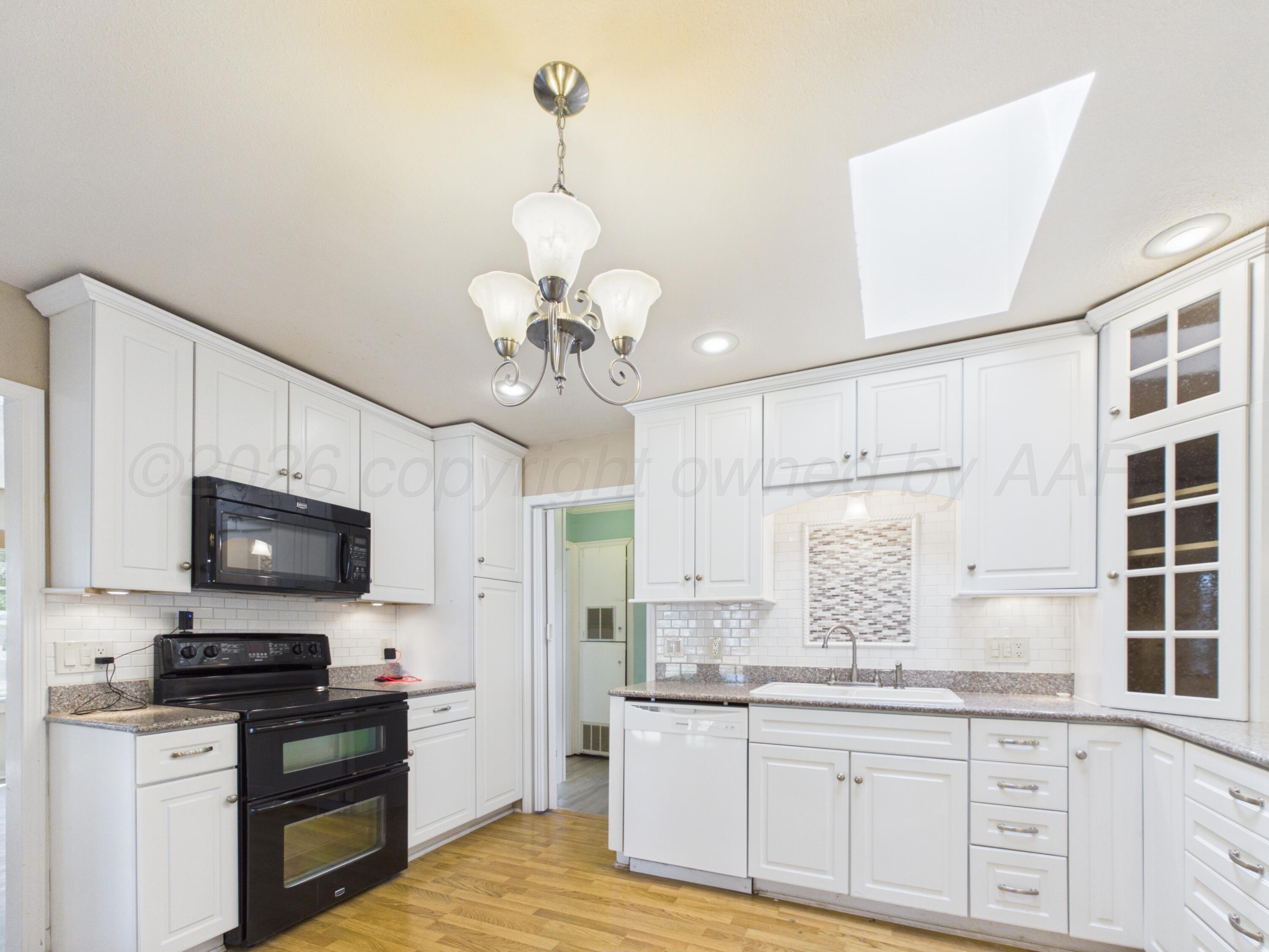 613 N Doucette Street Property Photo 3