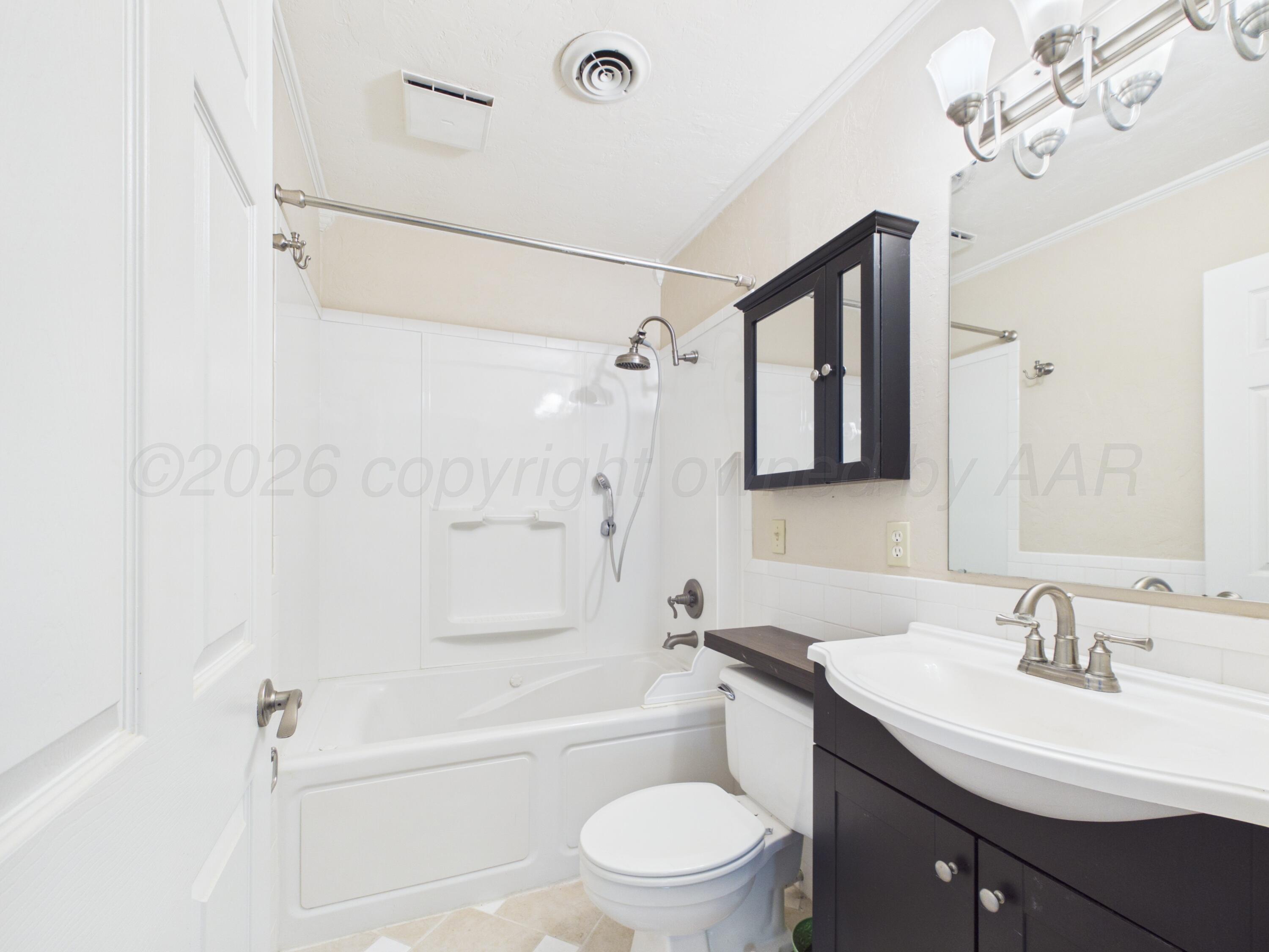 613 N Doucette Street Property Photo 10