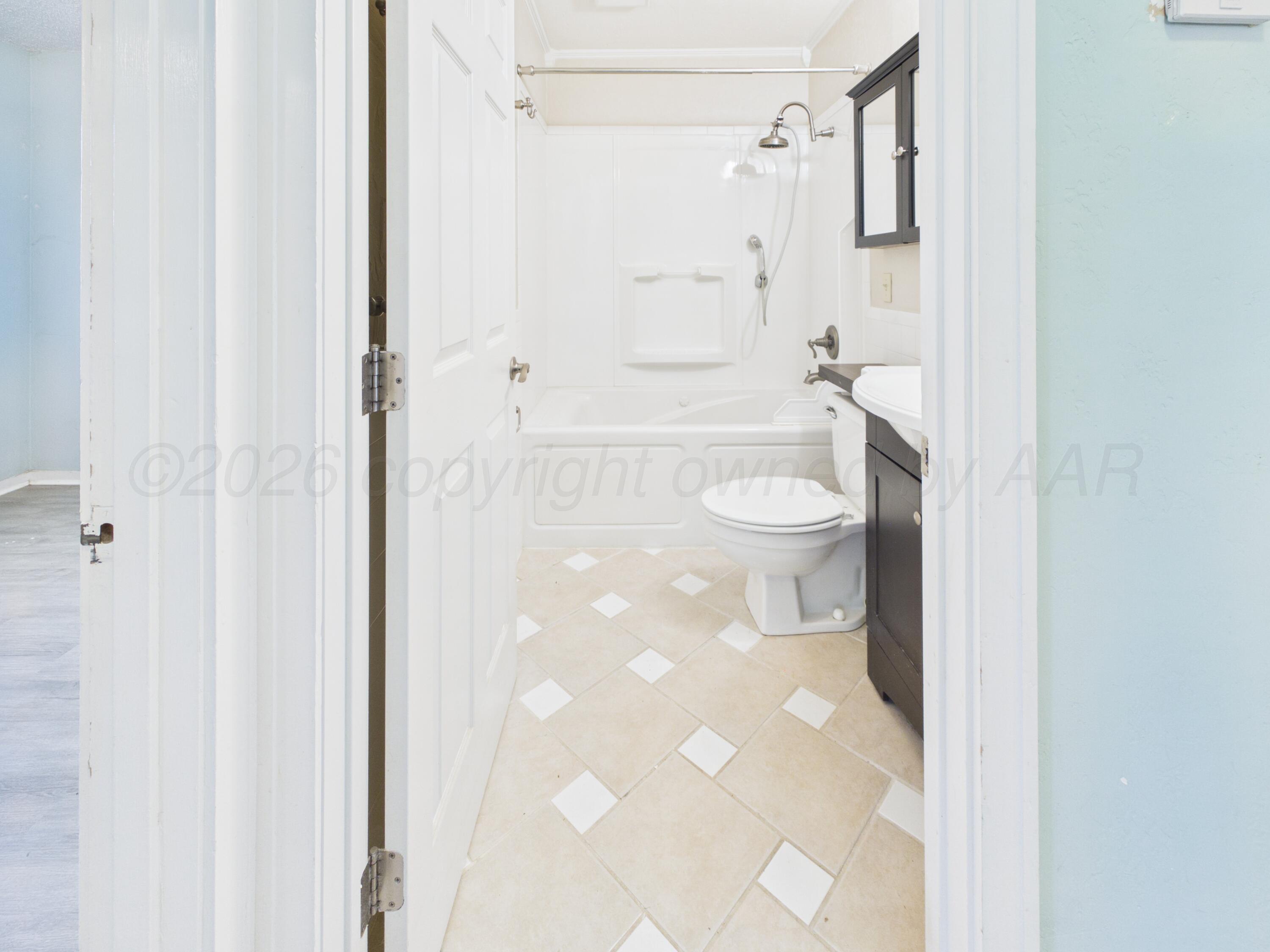 613 N Doucette Street Property Photo 11