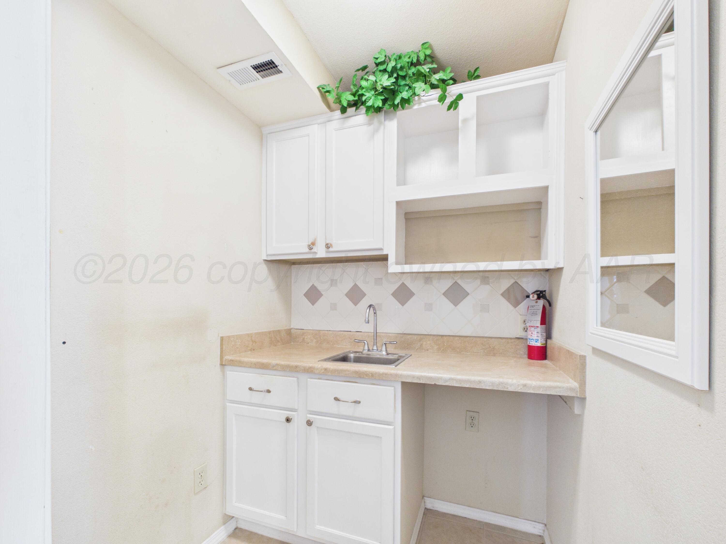 613 N Doucette Street Property Photo 27