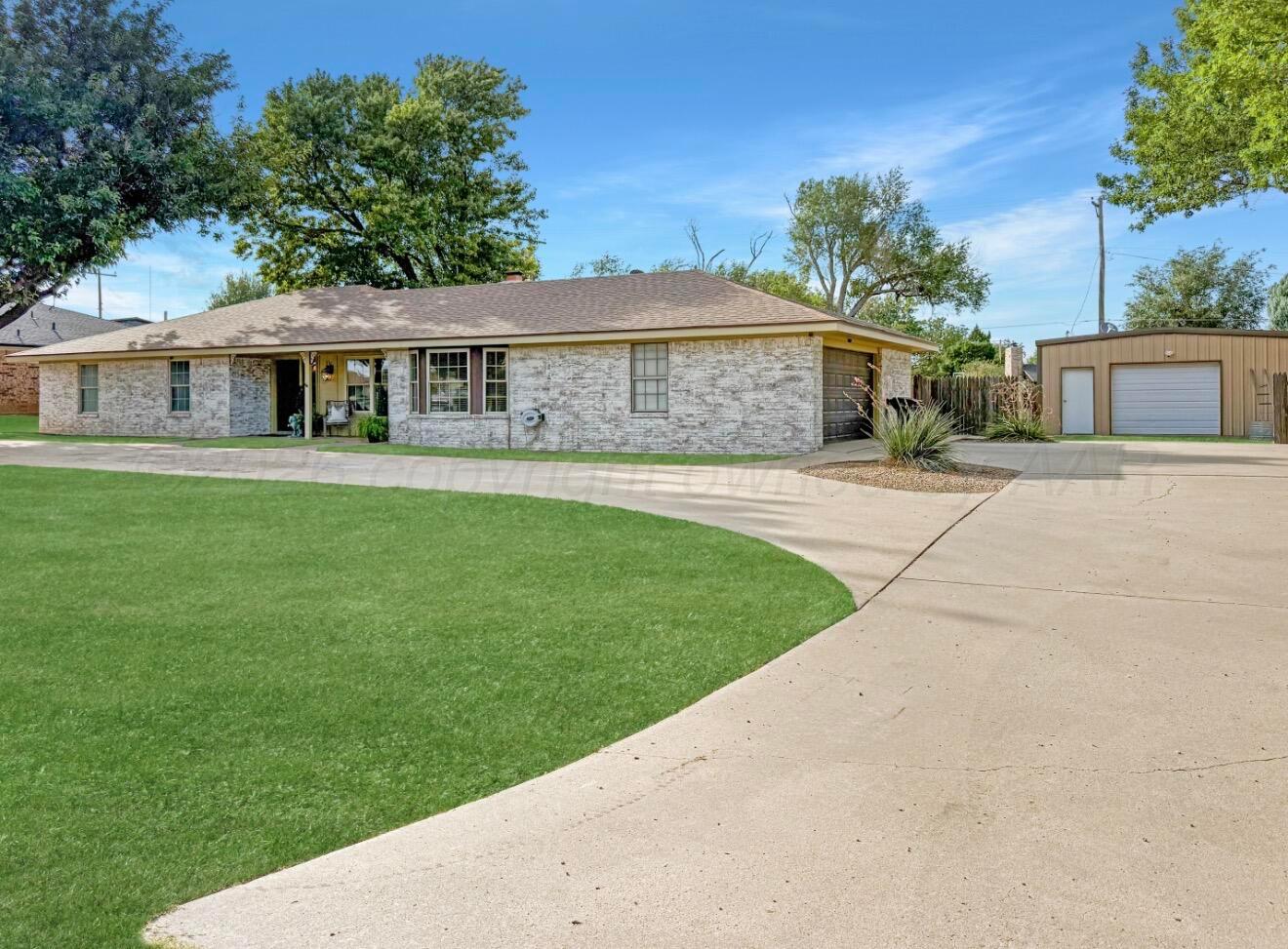 408 Bois D' Arc Property Photo 2