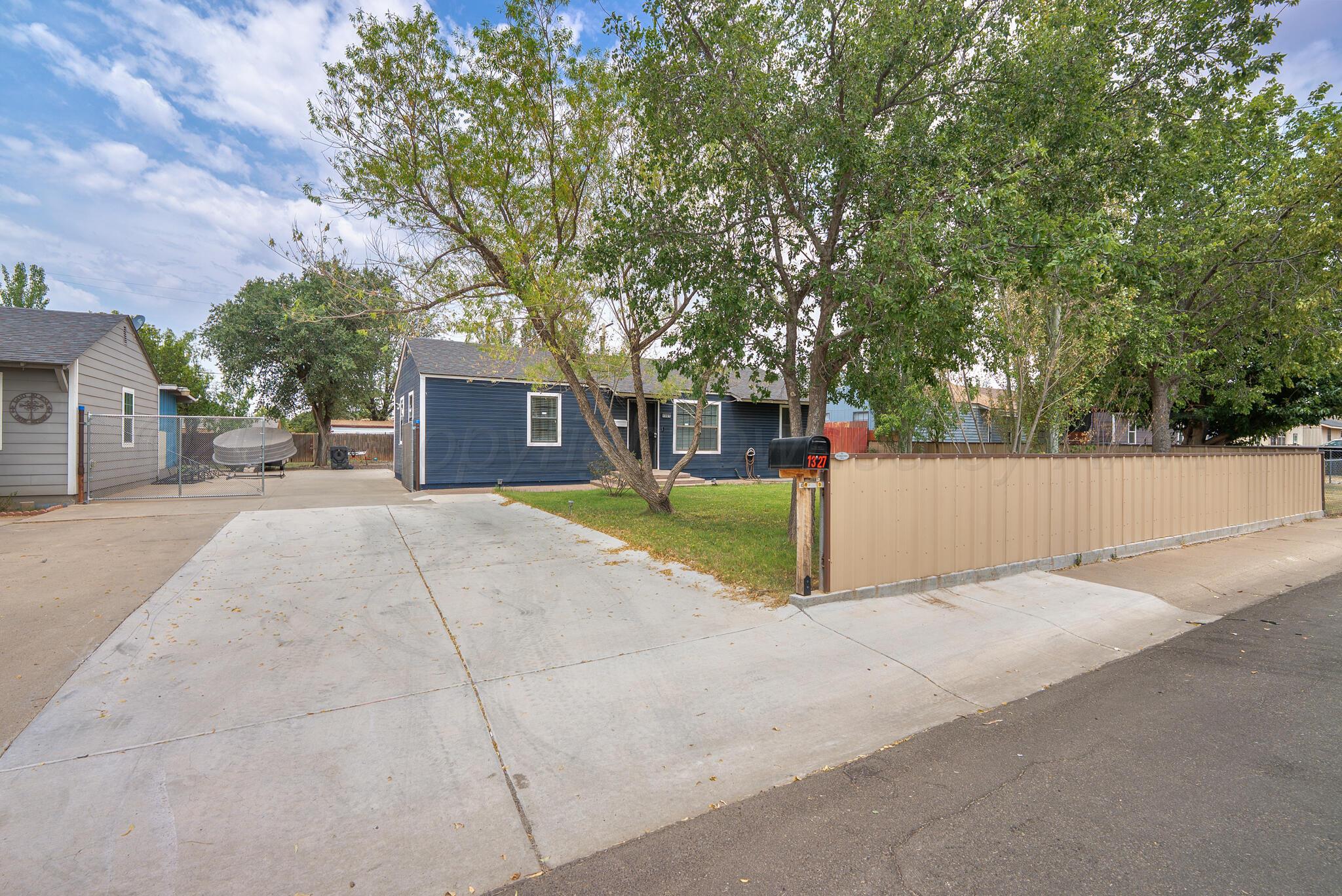 1327 Columbine Street Property Photo 4