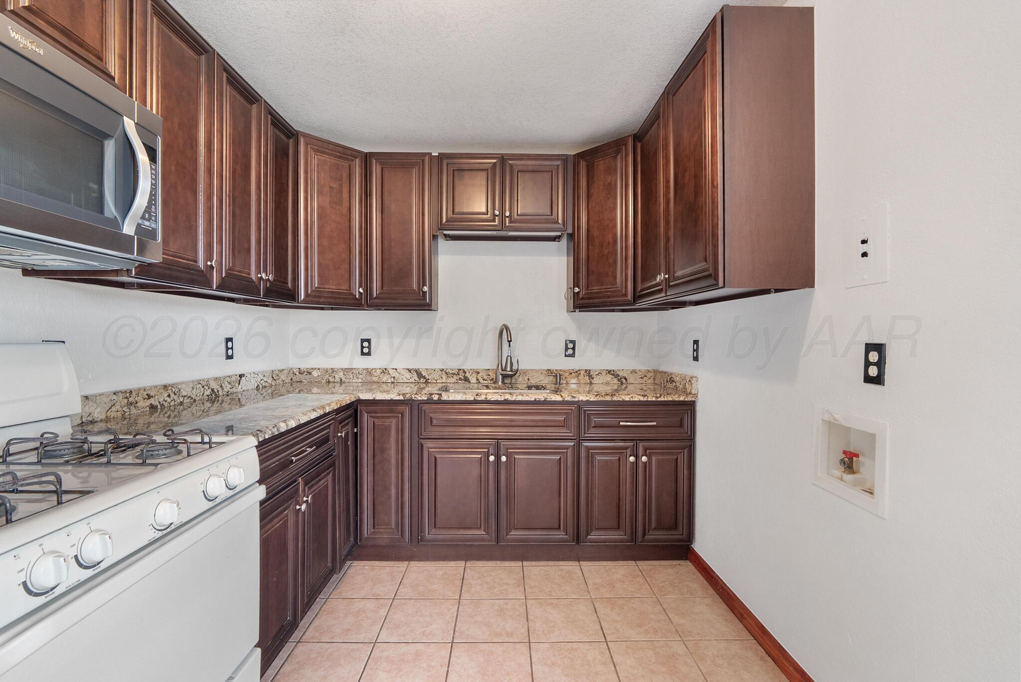1327 Columbine Street Property Photo 11