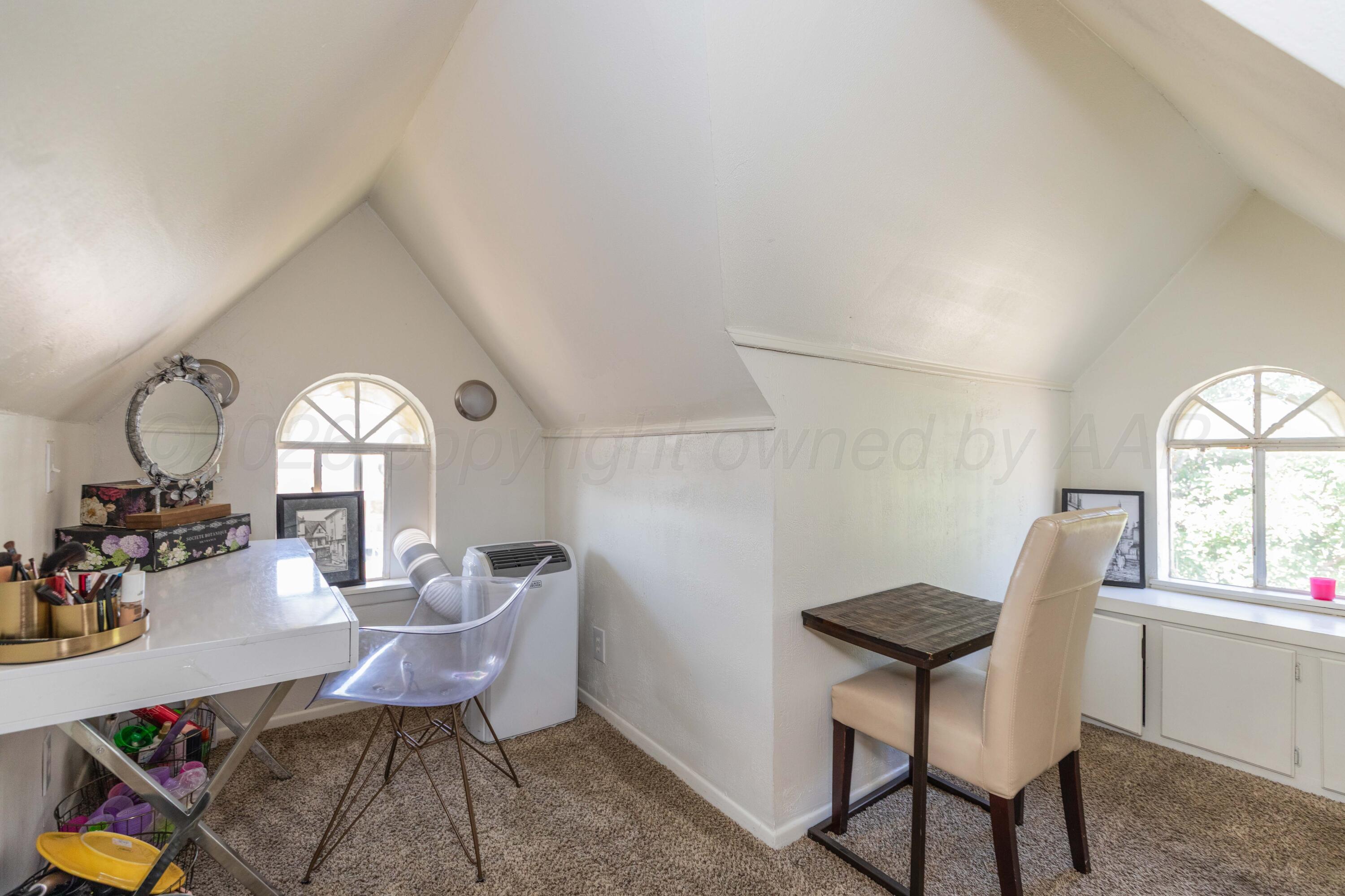 611 S Belleview Street Property Photo 25