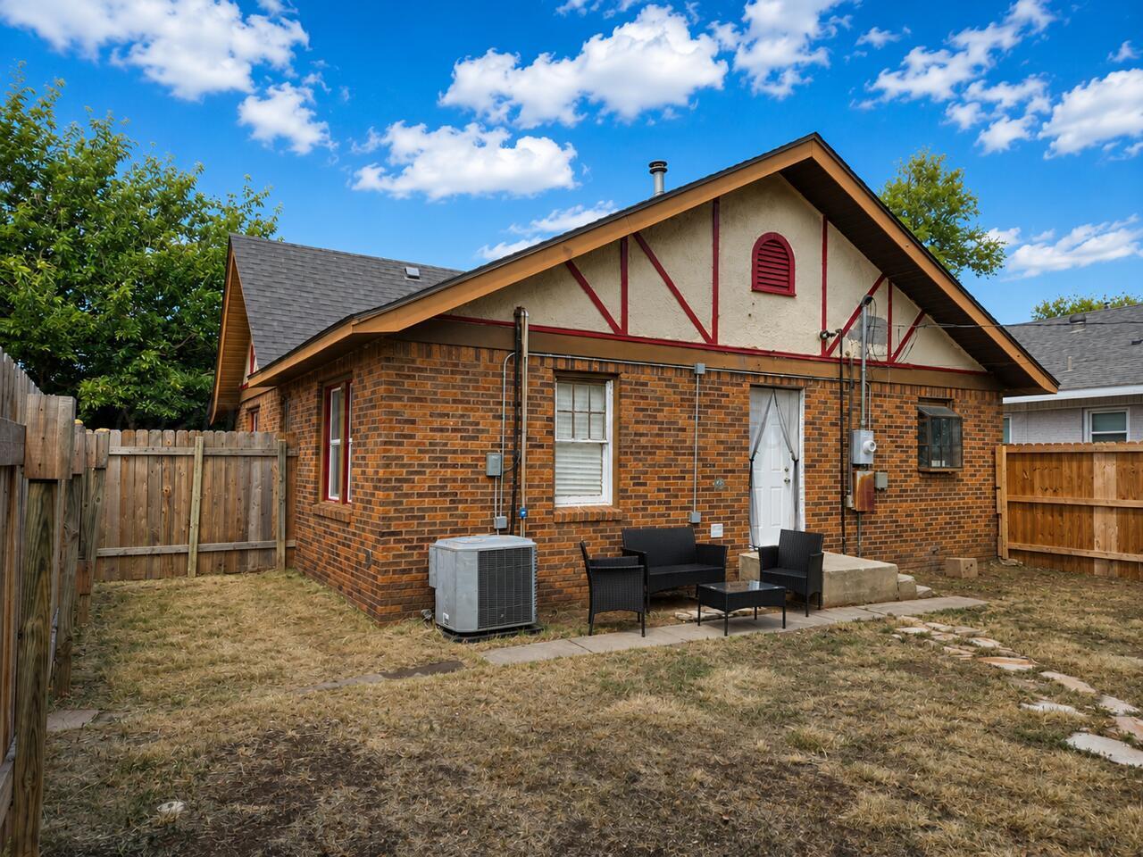 611 S Belleview Street Property Photo 26