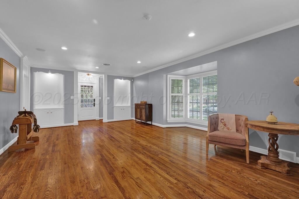 2411 S Lipscomb Street Property Photo 3