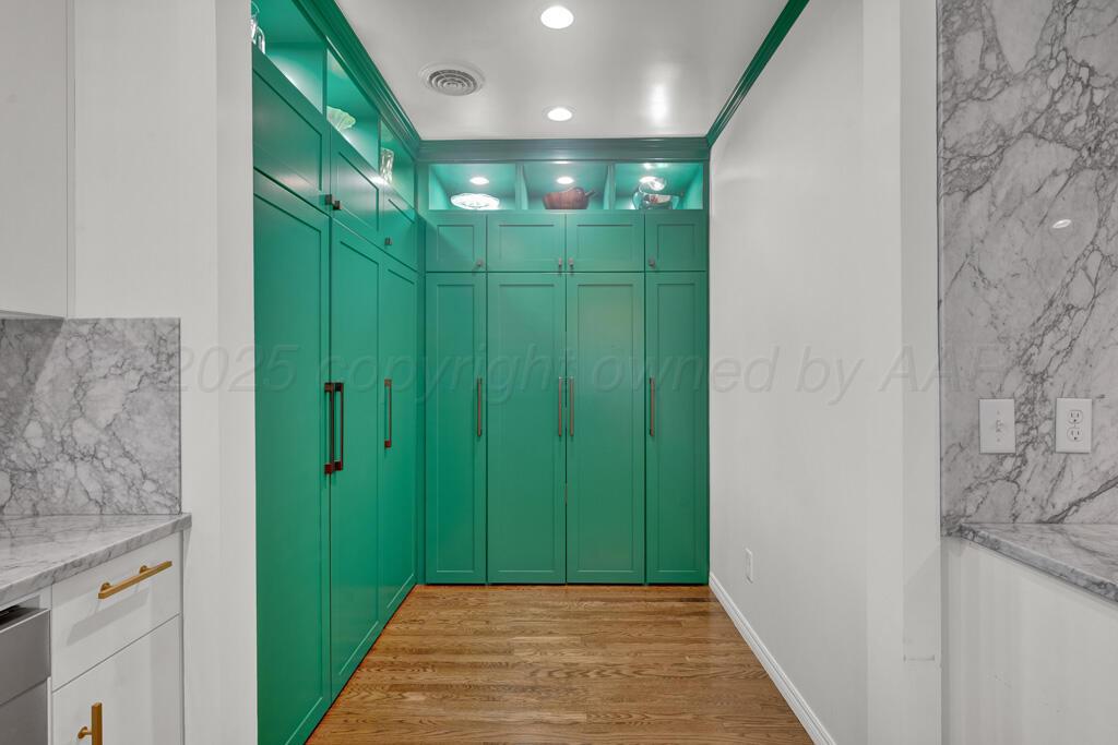 2411 S Lipscomb Street Property Photo 11