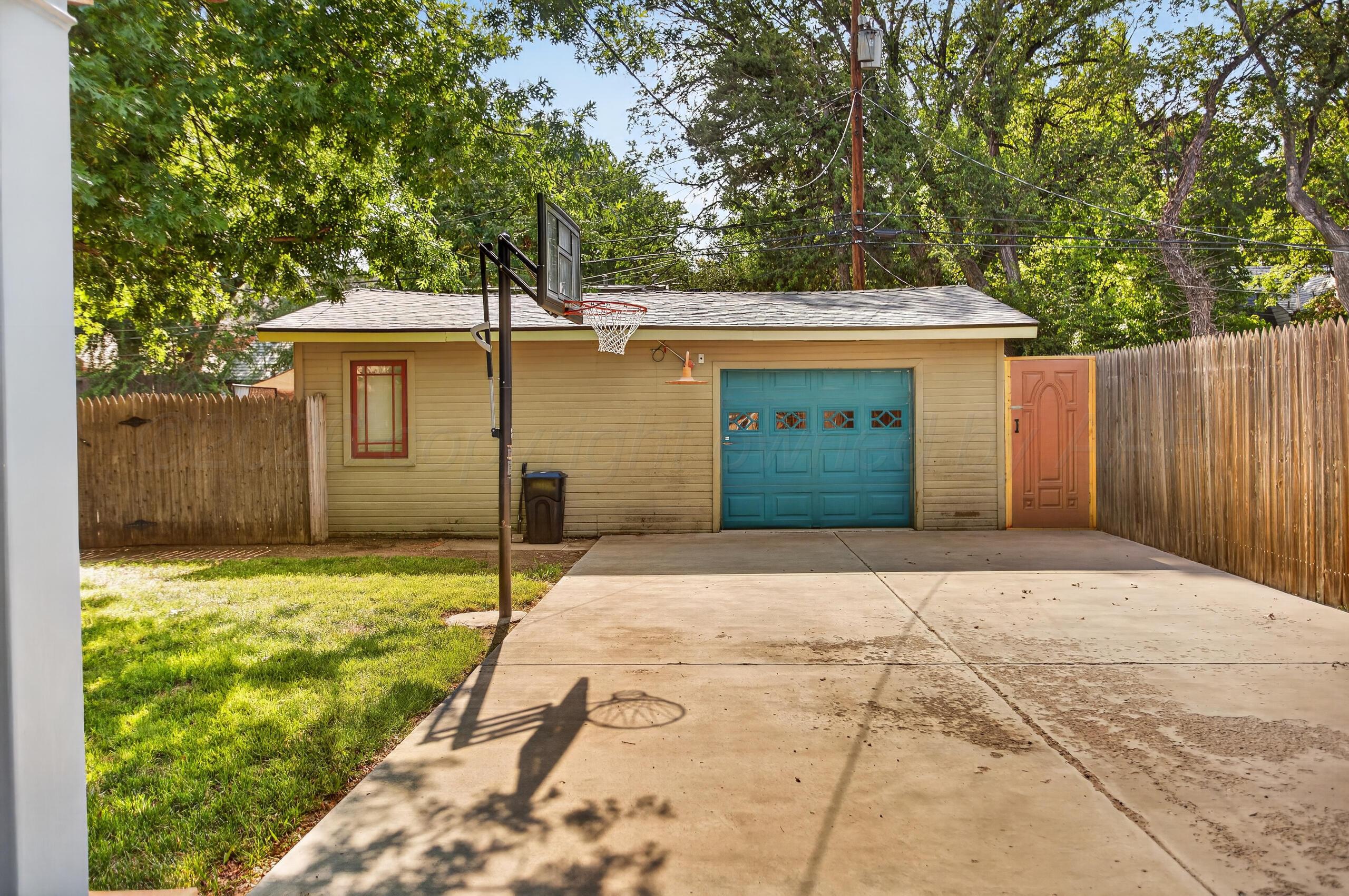 2404 S Harrison Street Property Photo 6