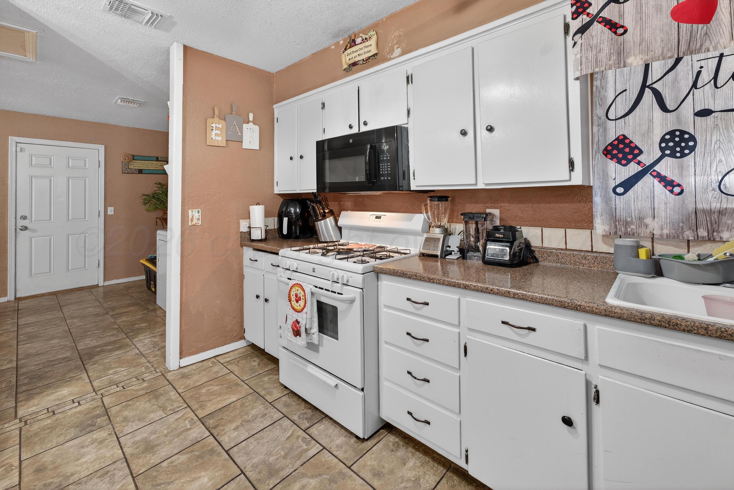 1007 Tudor Drive Property Photo 8