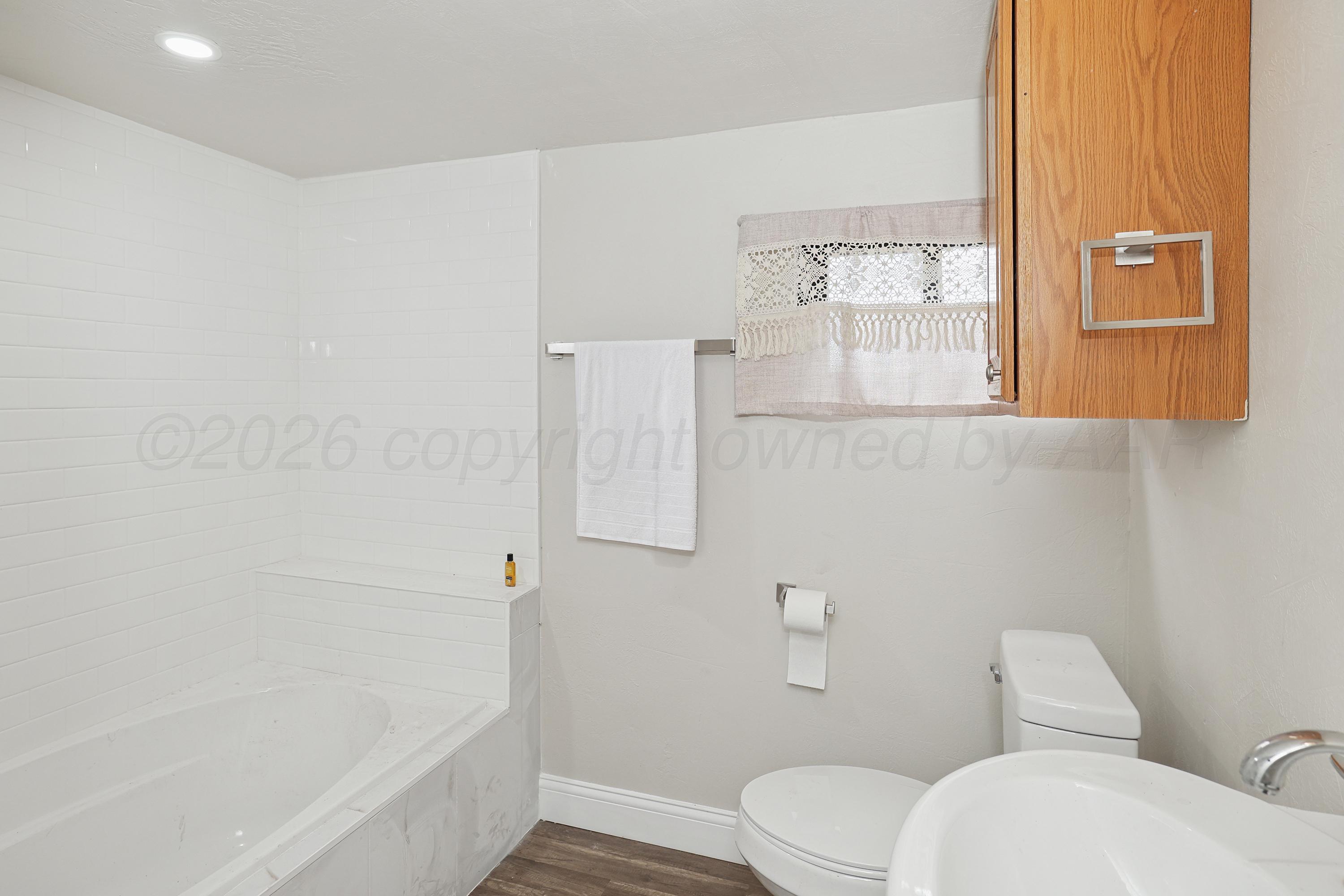 512 Ne 3rd Avenue Property Photo 4