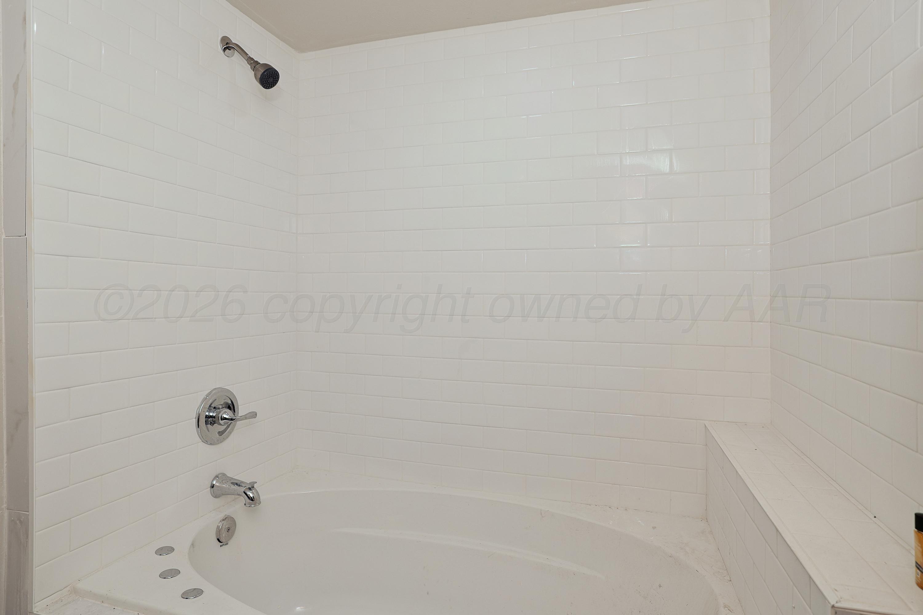 512 Ne 3rd Avenue Property Photo 5