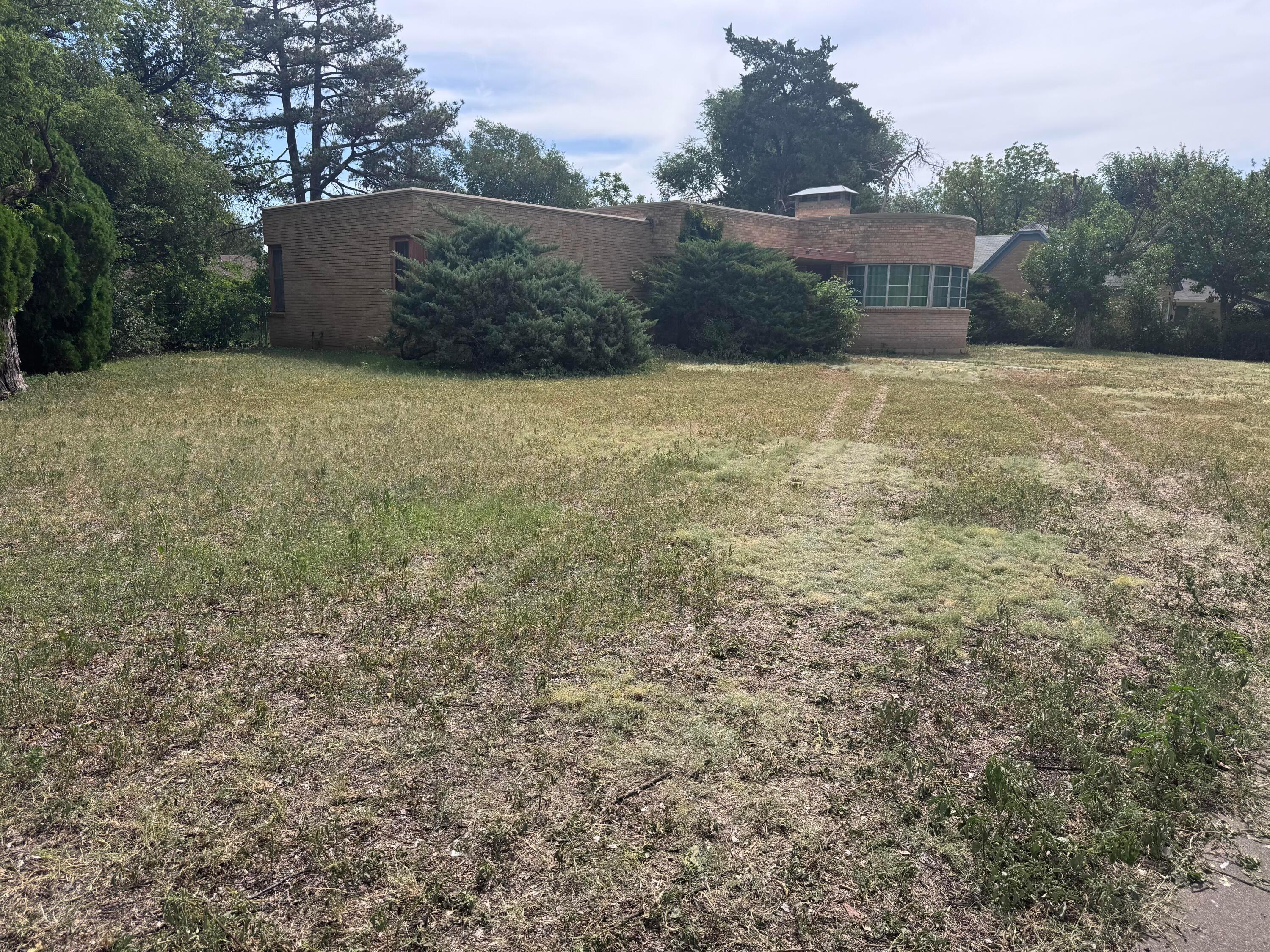 1704 S Julian Boulevard Property Photo 2