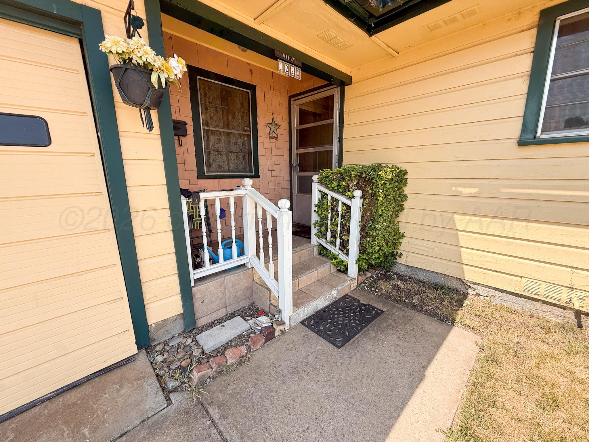 1220 W Main Street Property Photo 1