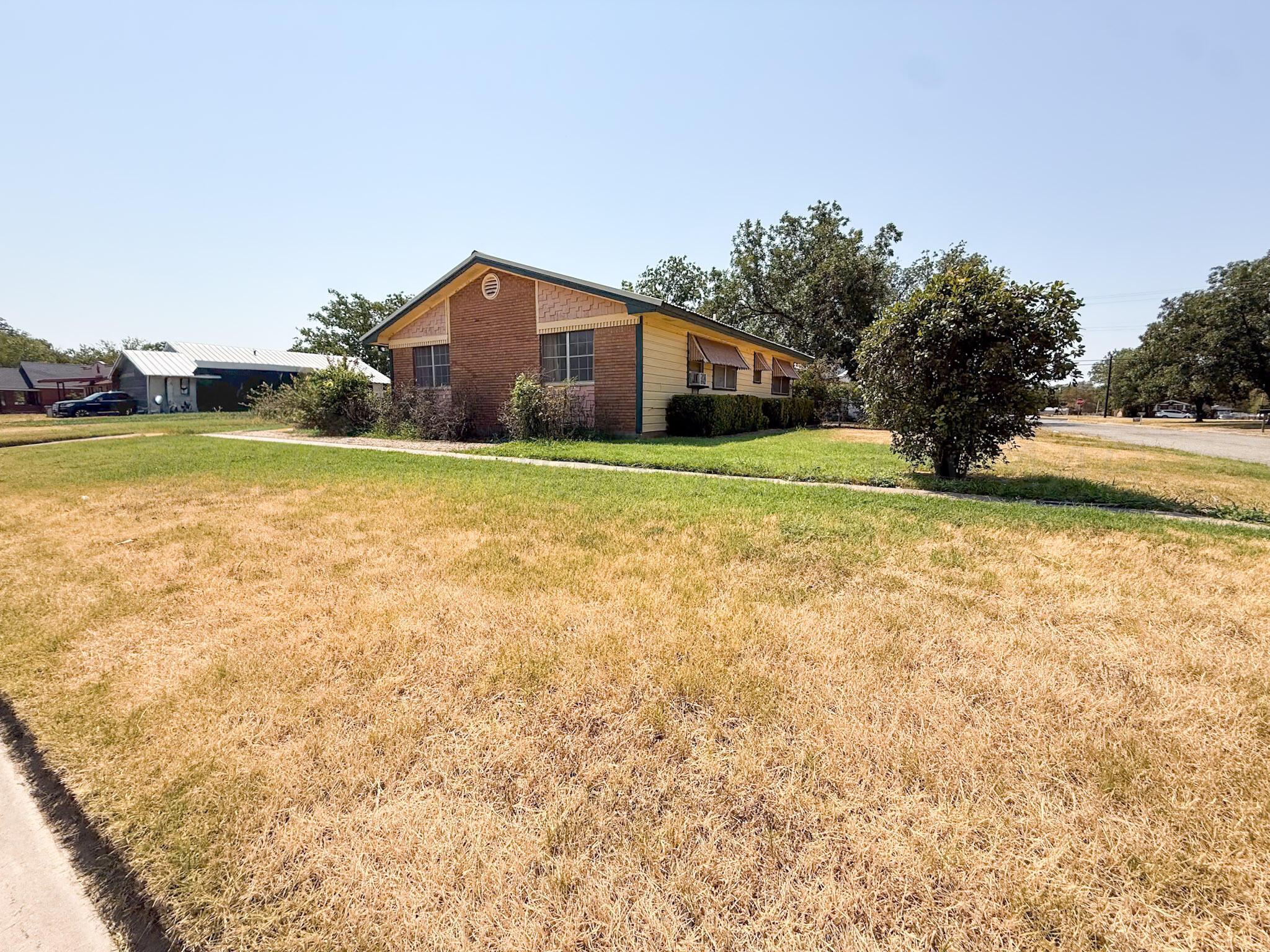 1220 W Main Street Property Photo 3