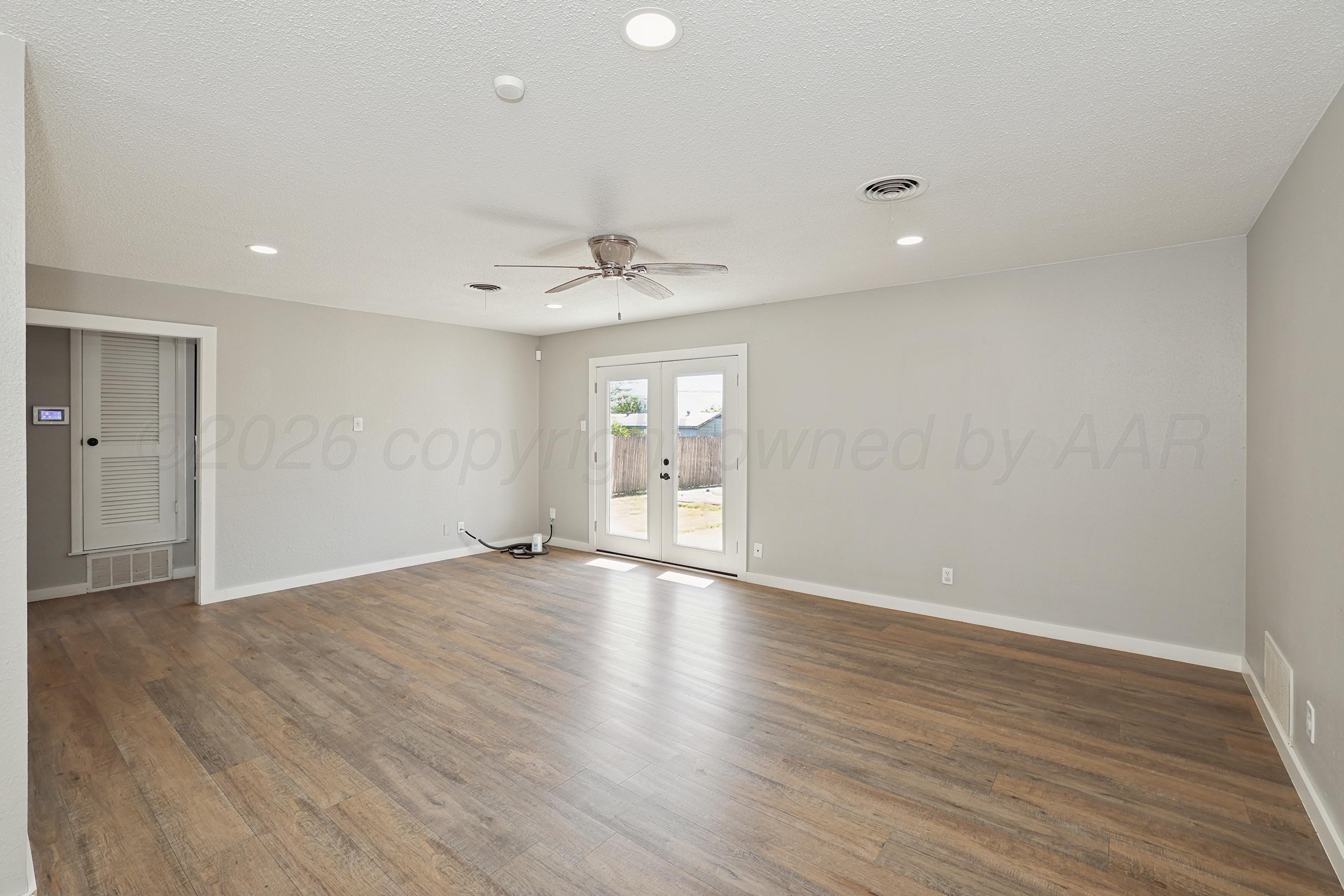 4304 S Bonham Street Property Photo 4