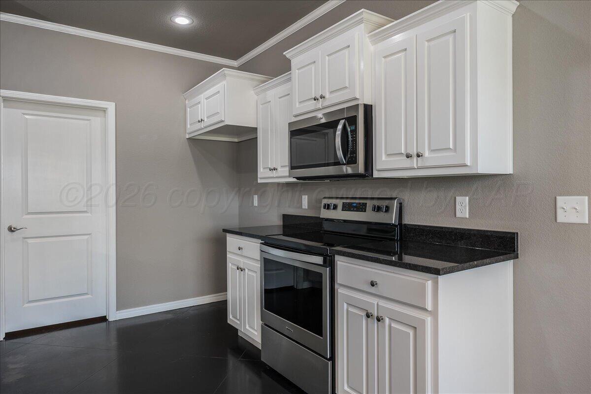 9504 Sydney Drive Property Photo 7