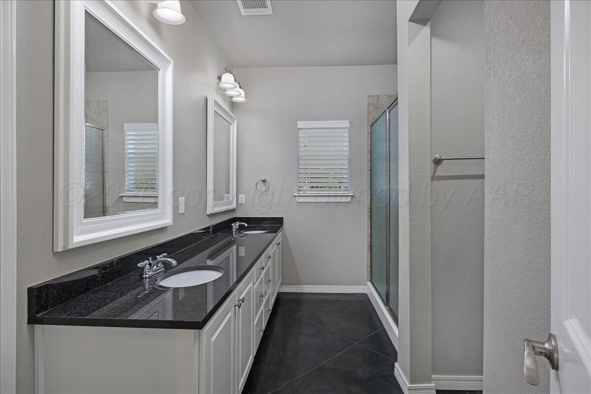 9504 Sydney Drive Property Photo 10