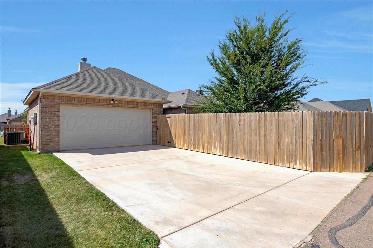 9504 Sydney Drive Property Photo 21