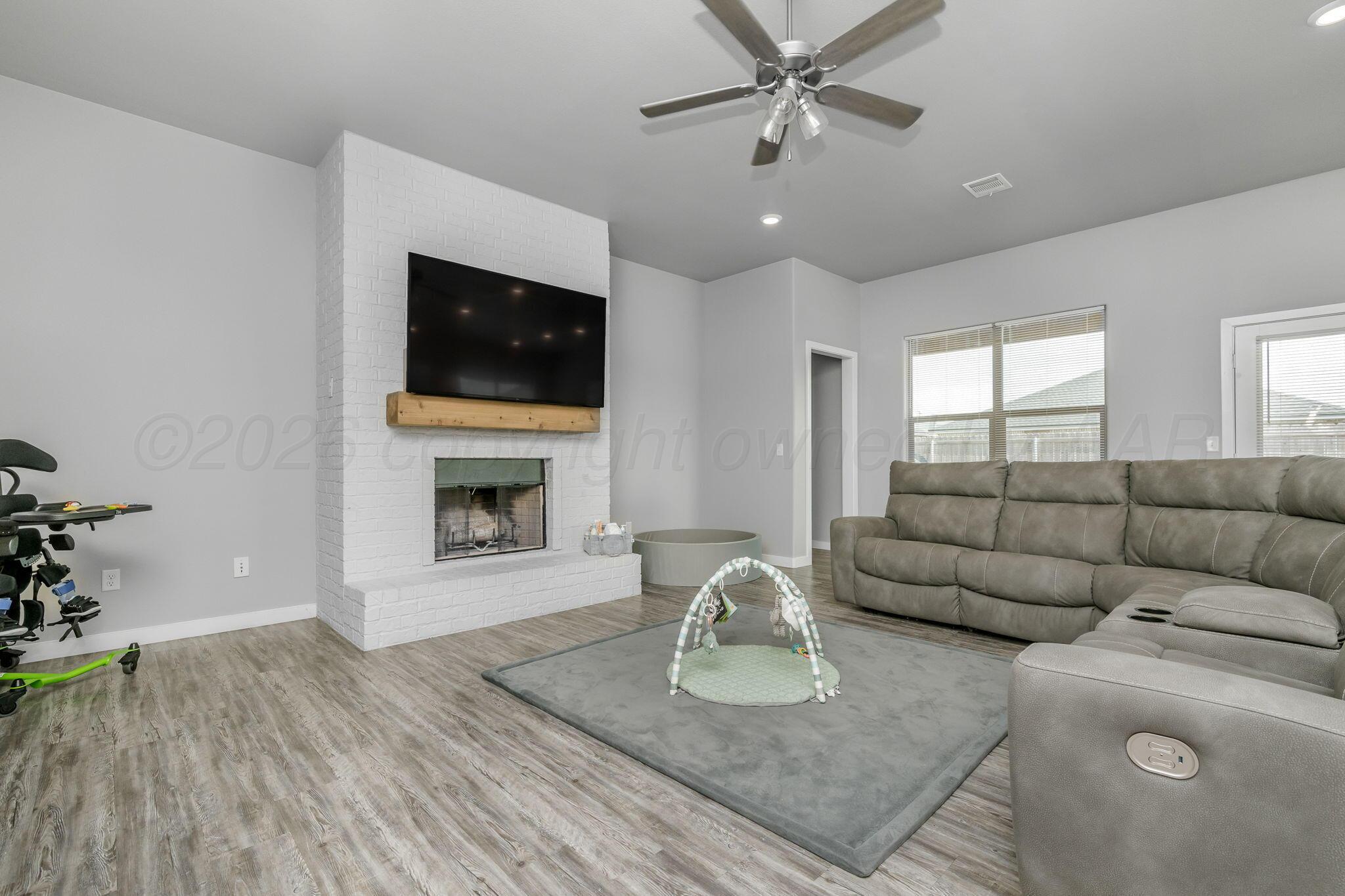 1738 Apricot Avenue Property Photo 5
