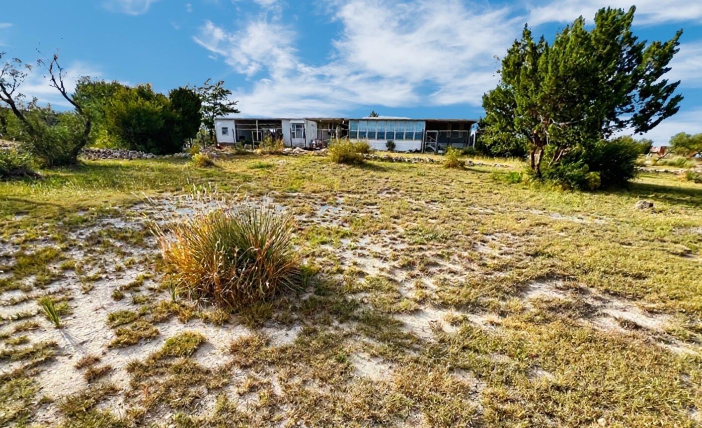 110 E Lobo Drive Property Photo 3