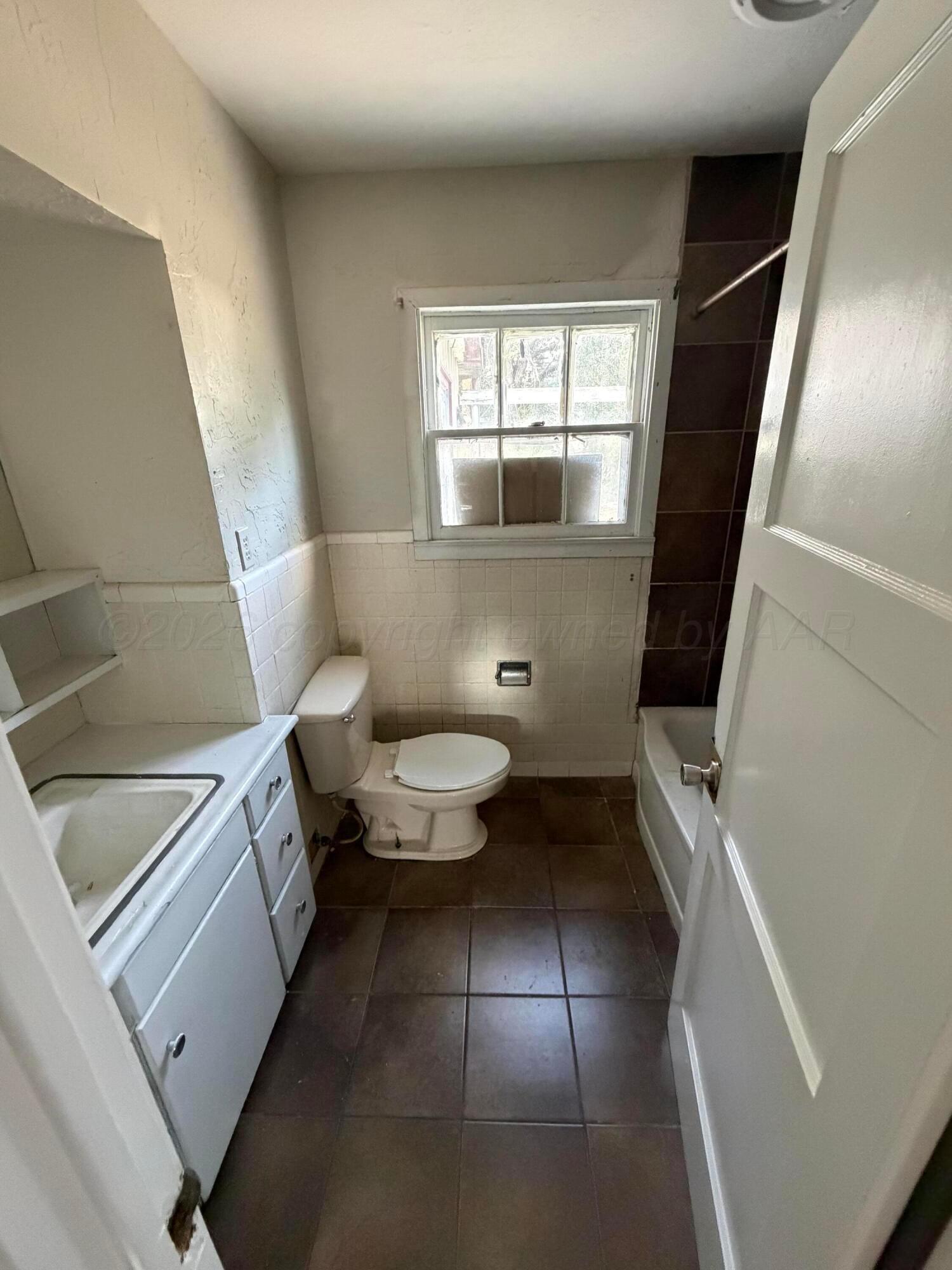 1400 Baker Street Property Photo 3