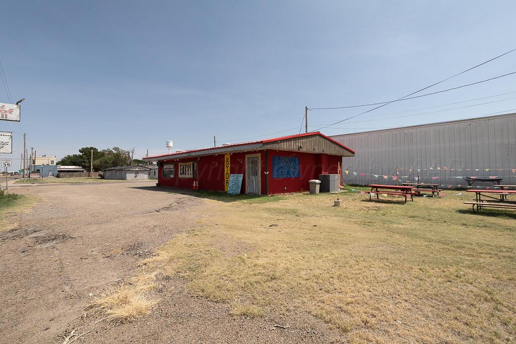 201 W First Street Property Photo 15