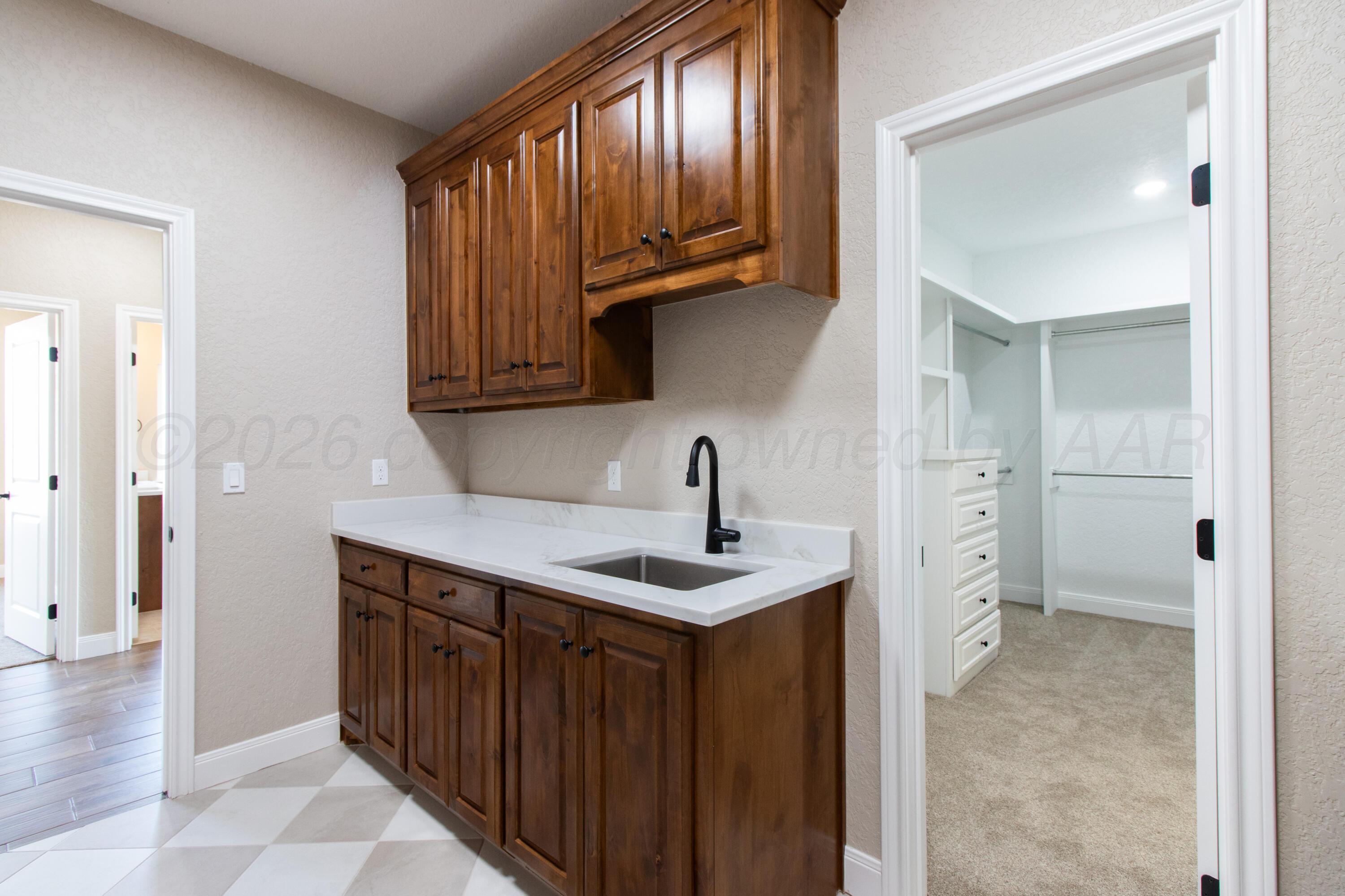 9406 Shadow Bend Avenue Property Photo 29