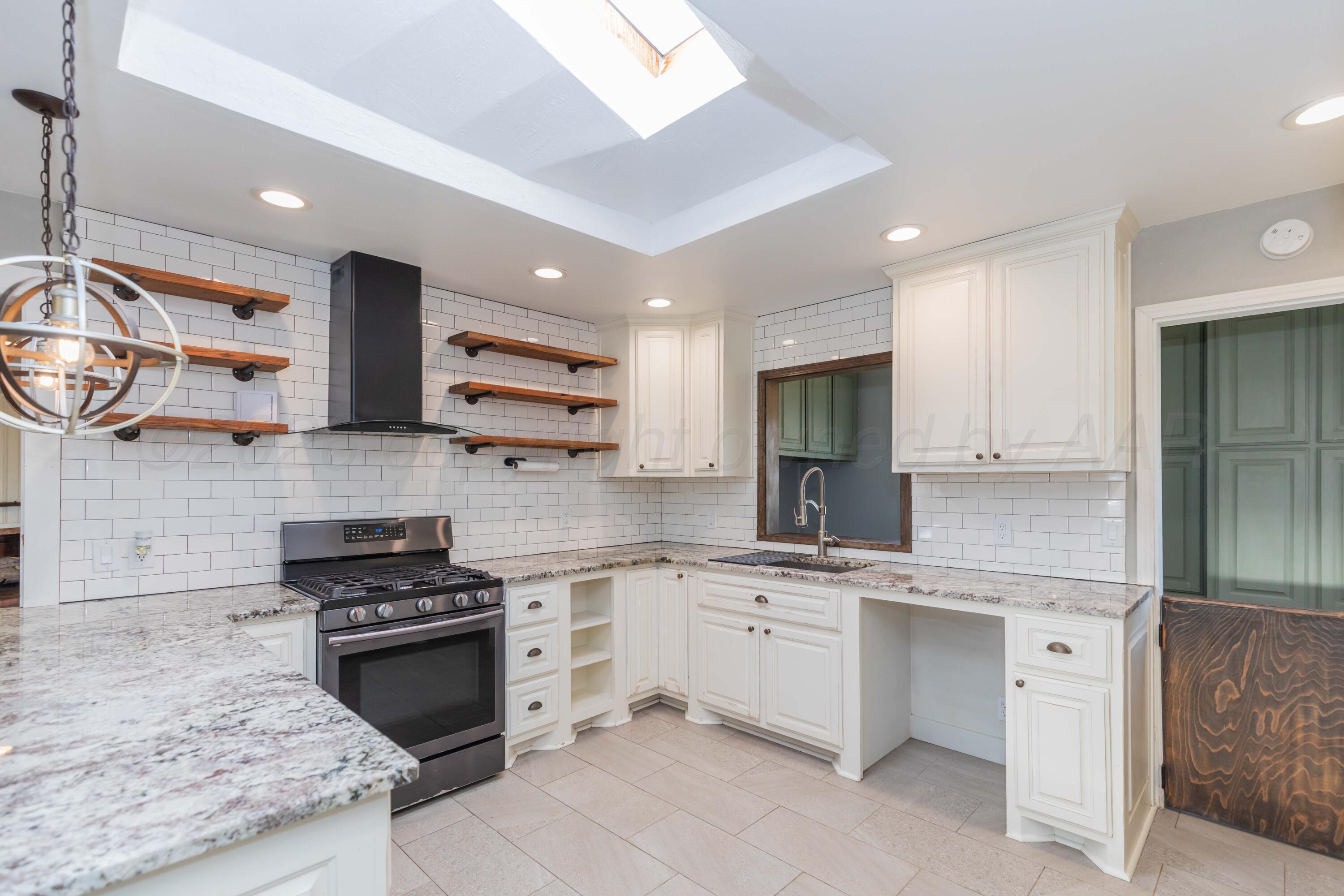 2406 Smiser Street Property Photo 3