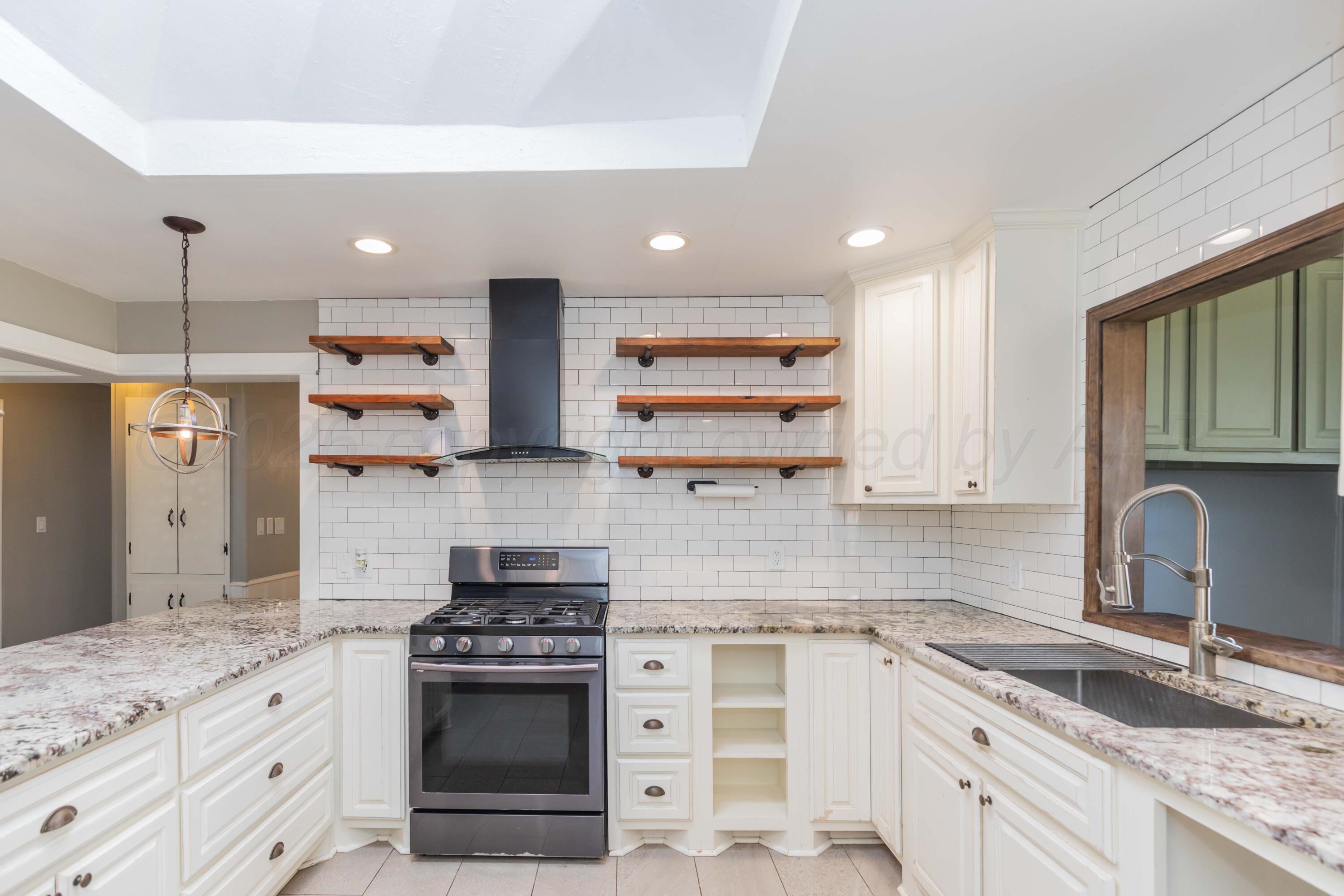 2406 Smiser Street Property Photo 4
