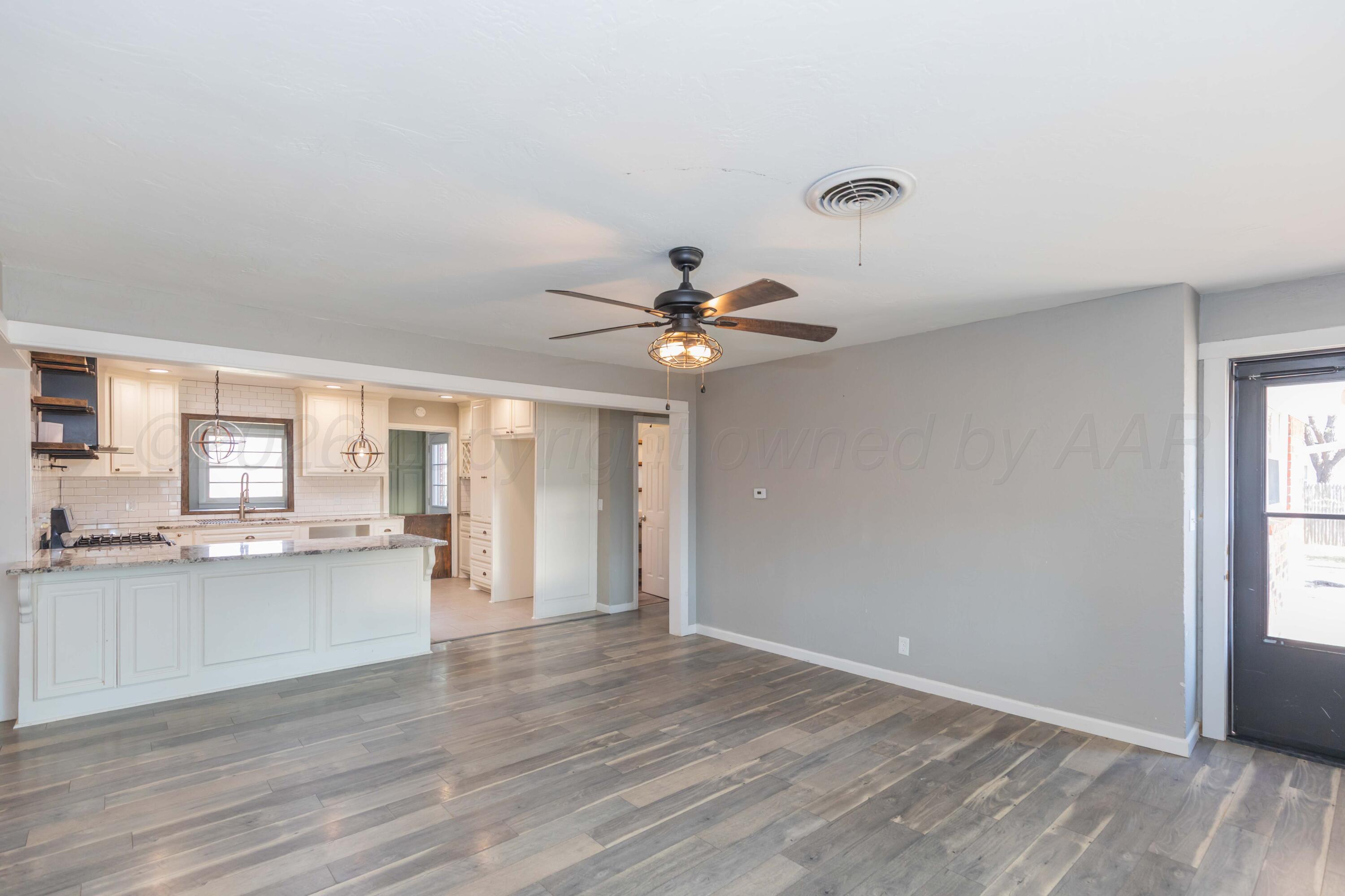 2406 Smiser Street Property Photo 8