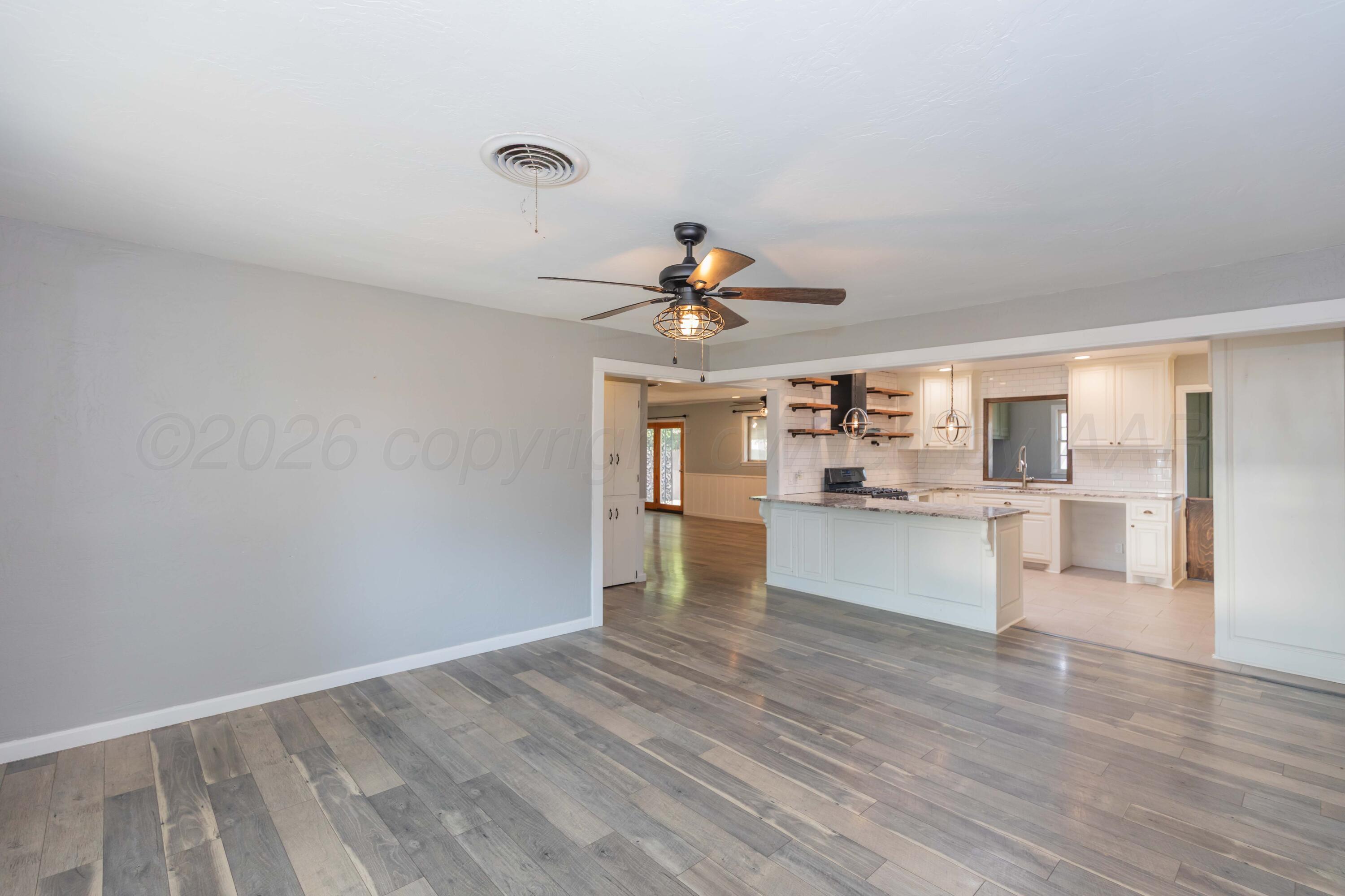 2406 Smiser Street Property Photo 9