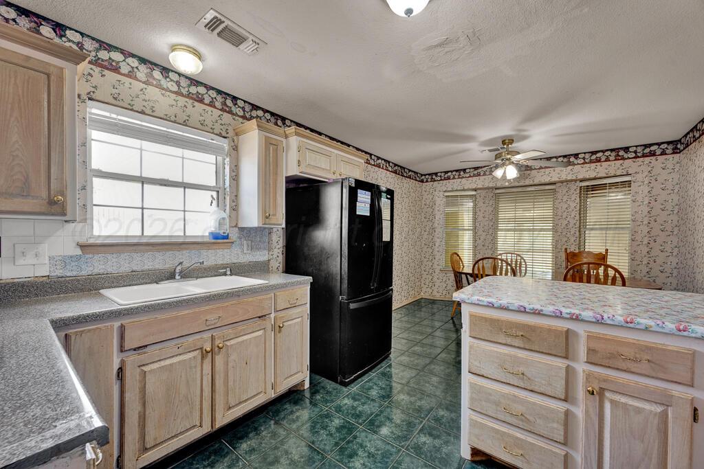 1718 Jennifer Street Property Photo 6