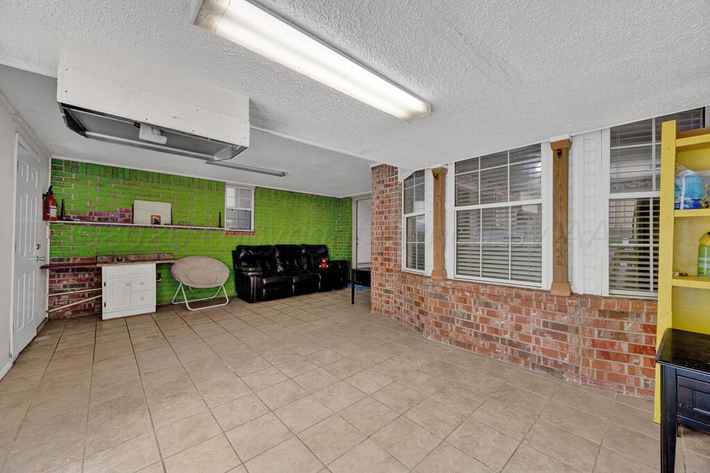 1718 Jennifer Street Property Photo 11