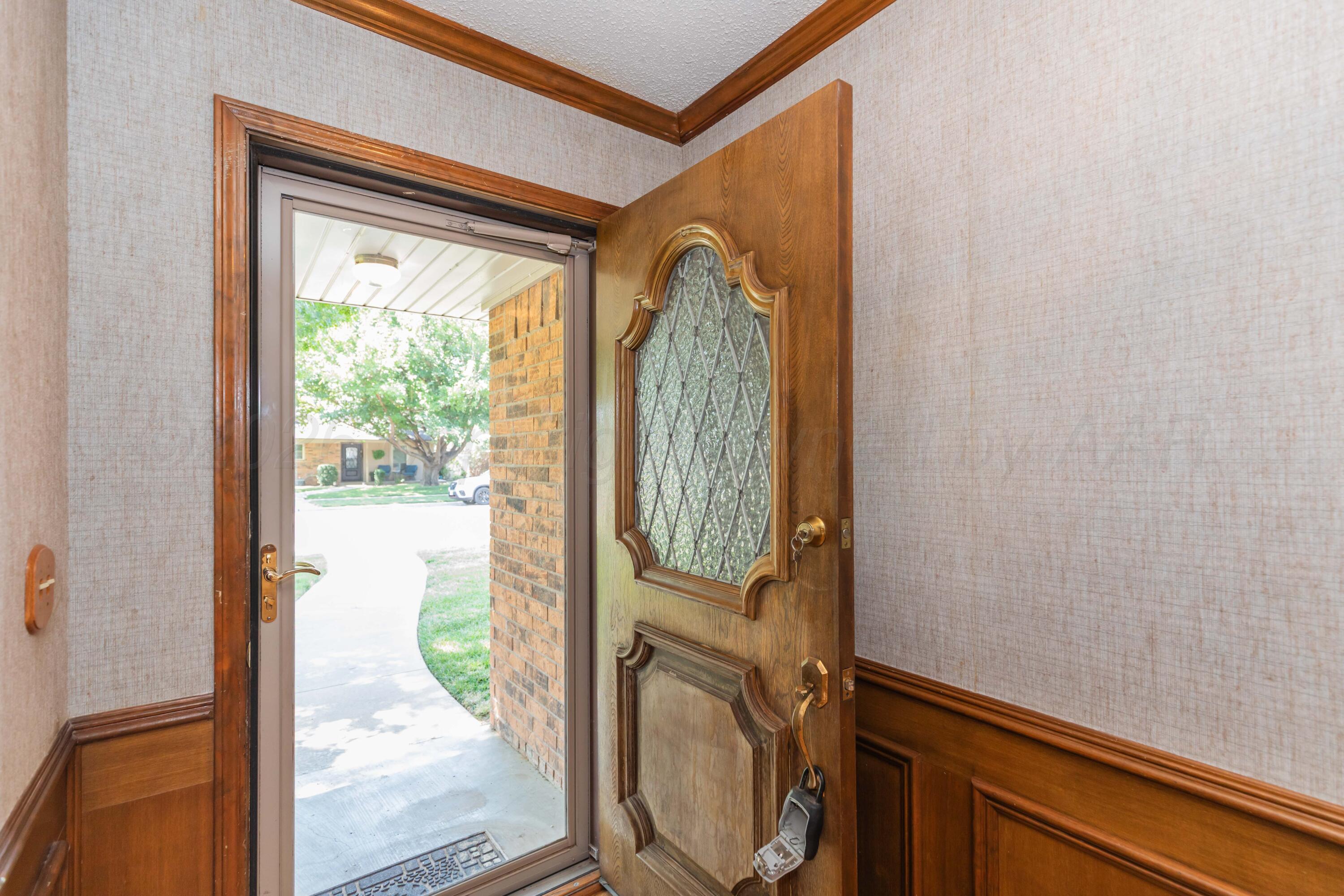 7304 Kings Place Property Photo 4