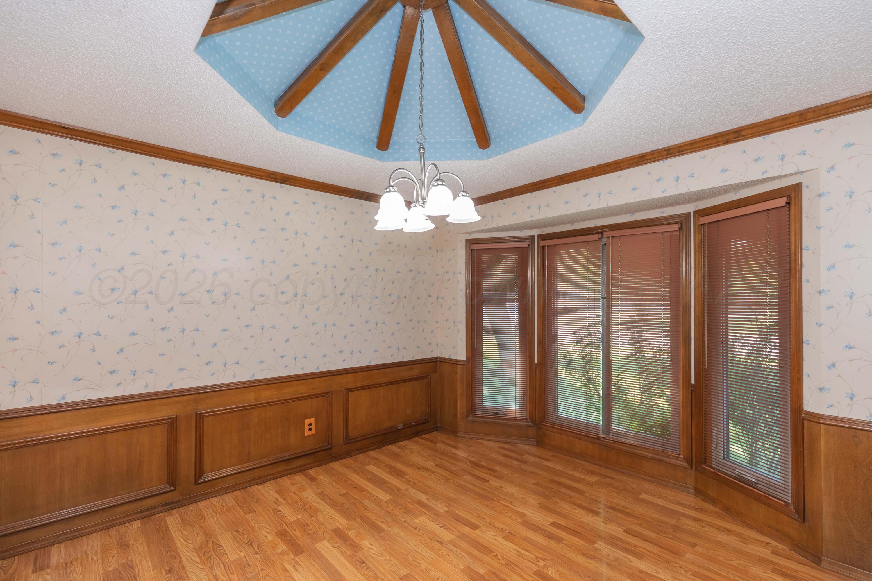 7304 Kings Place Property Photo 13