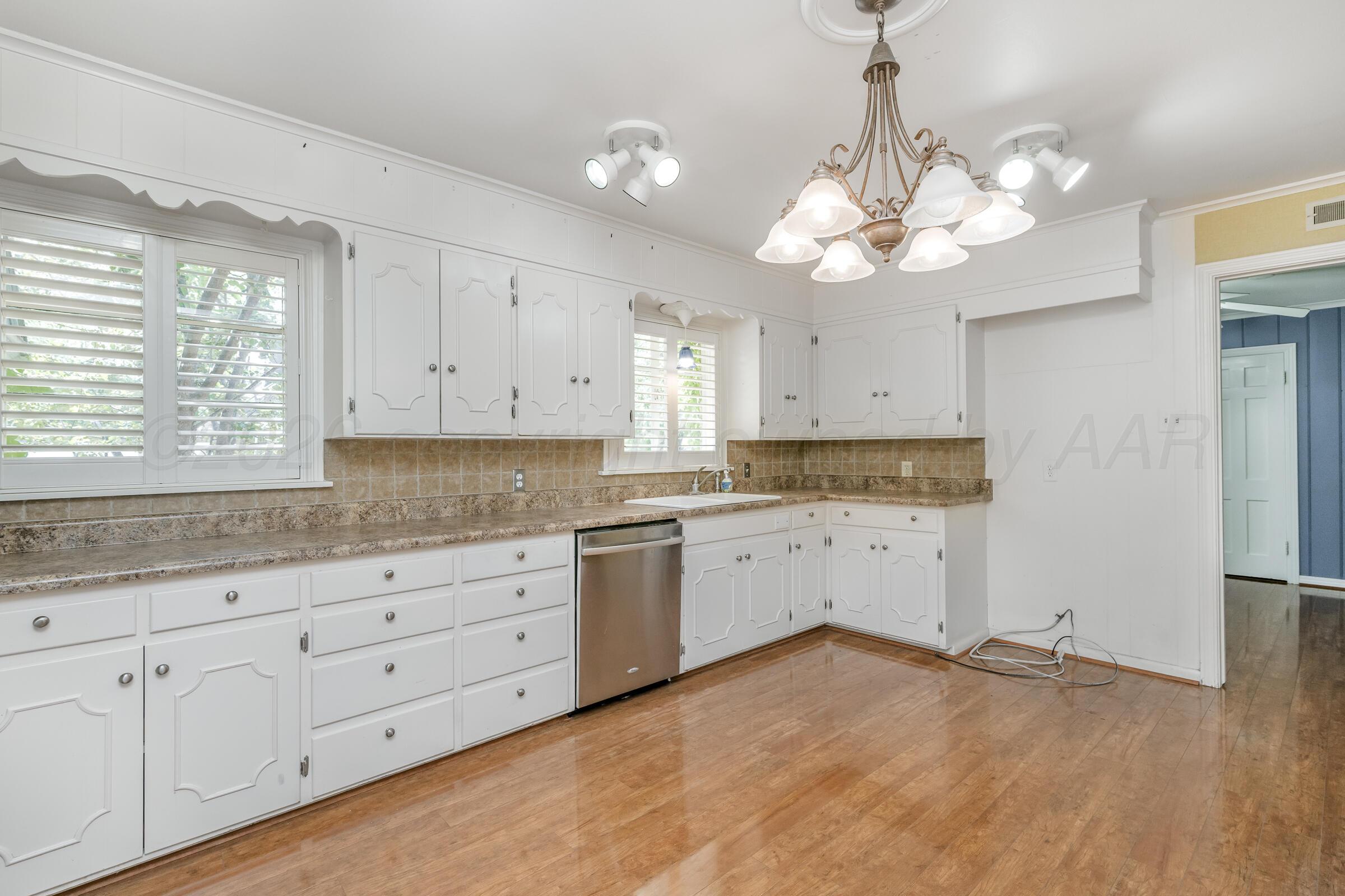 1523 Crockett Street Property Photo 8