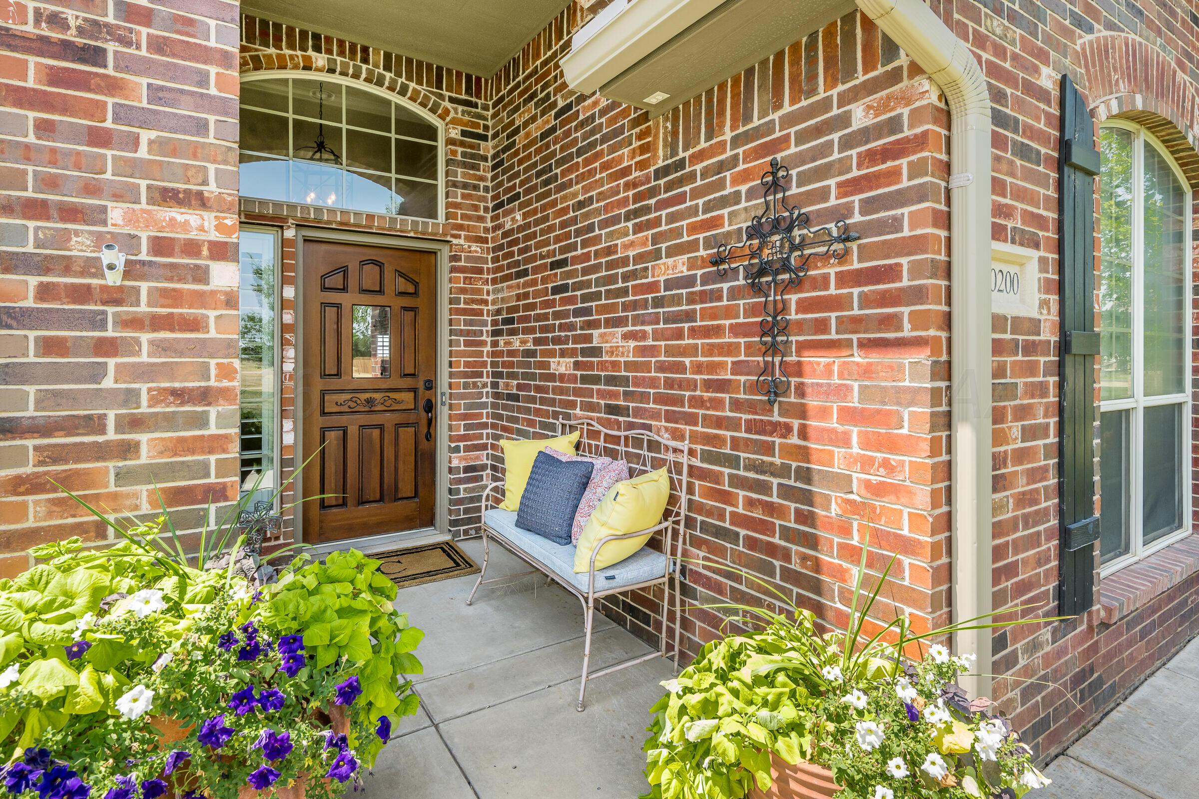 20200 Quail Hollow Drive Property Photo 3