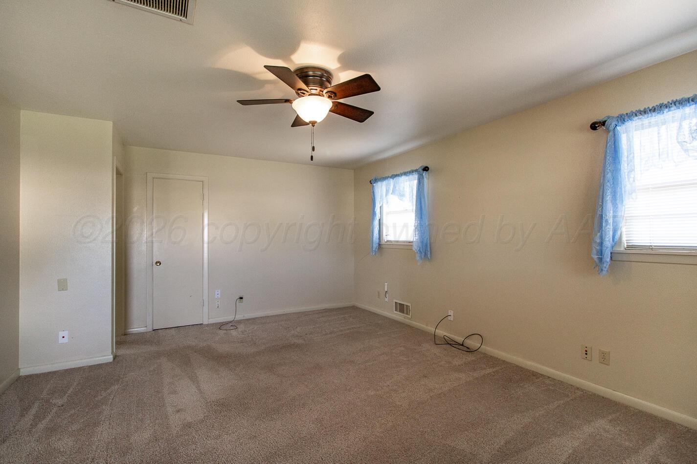 420 Sunset Drive Property Photo 2