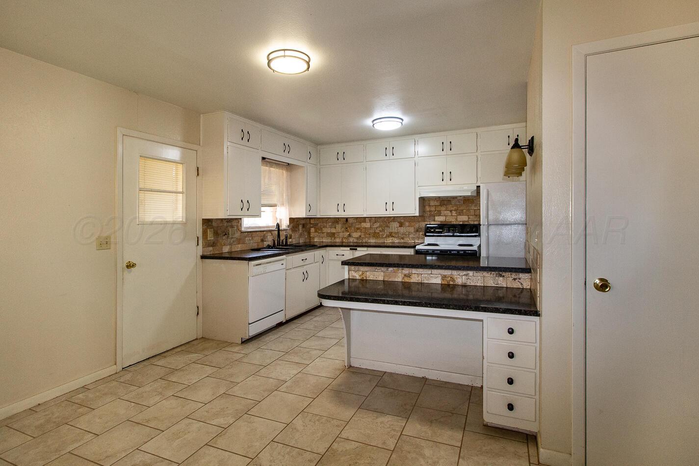 420 Sunset Drive Property Photo 11