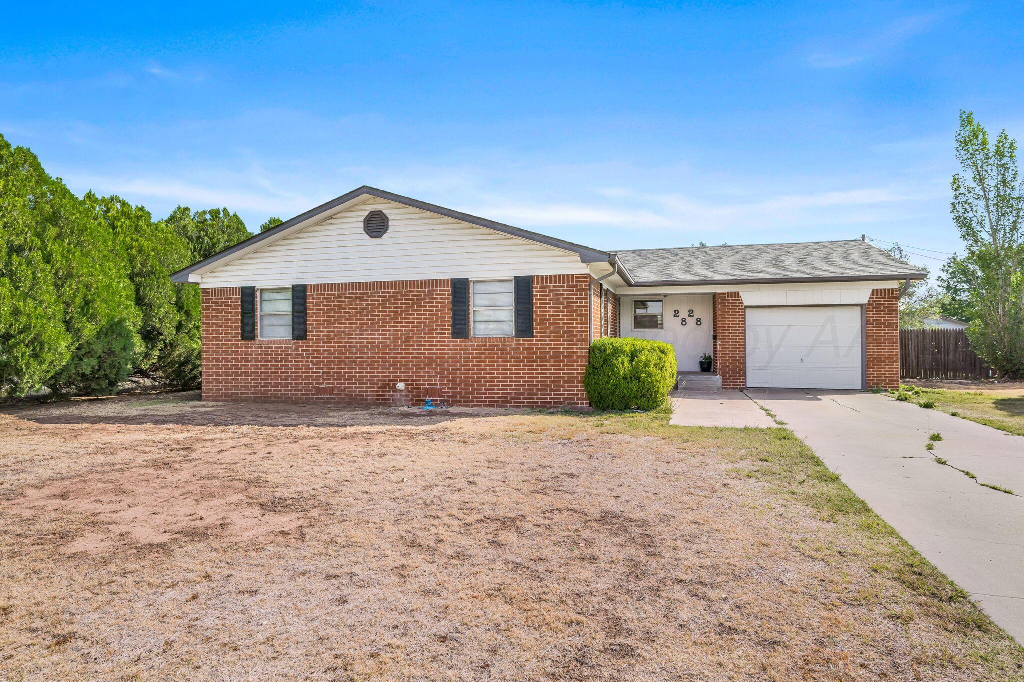 2828 ARMAND Street Property Photo 1