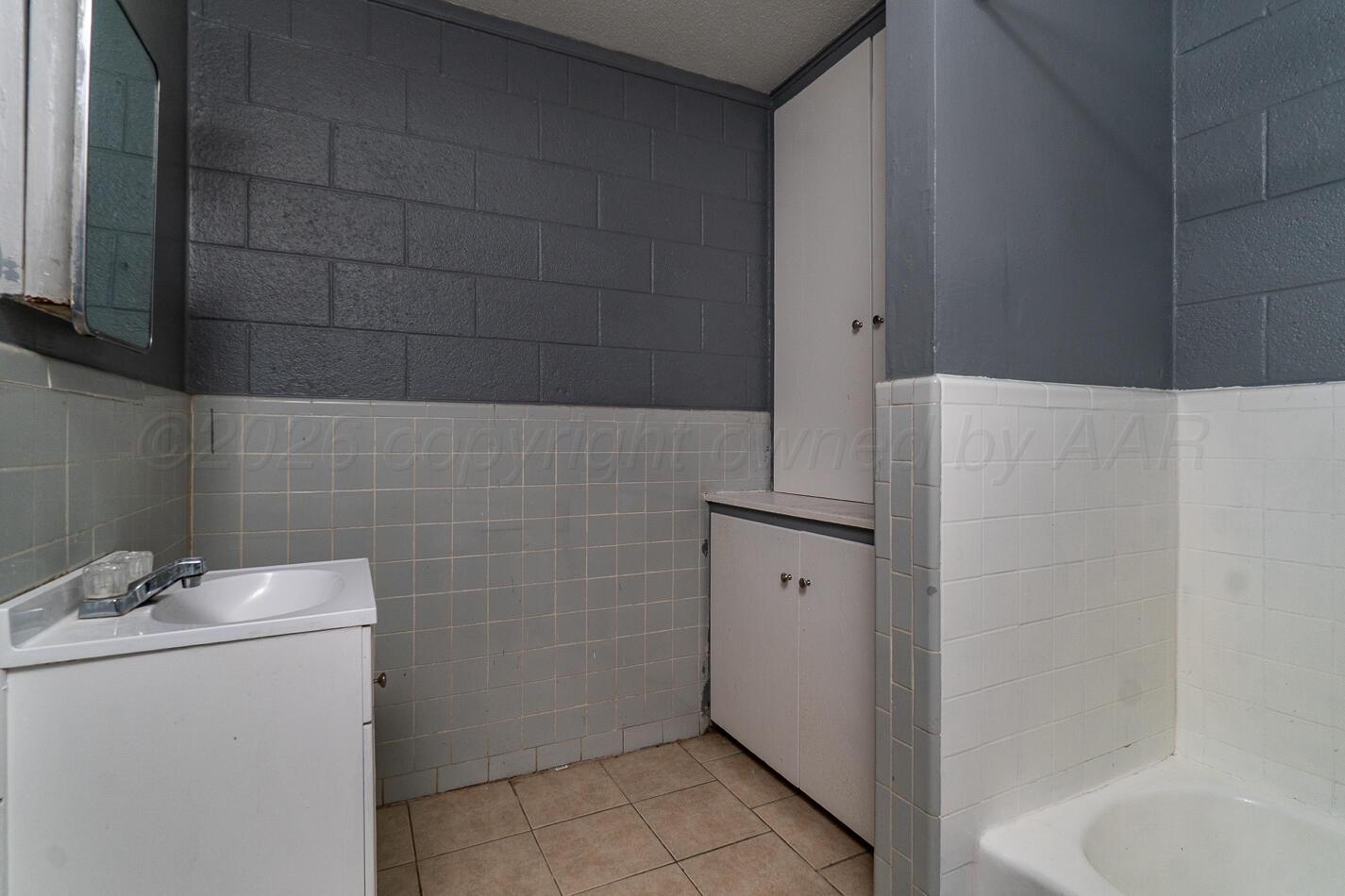 201 N Mcgee Street Property Photo 16