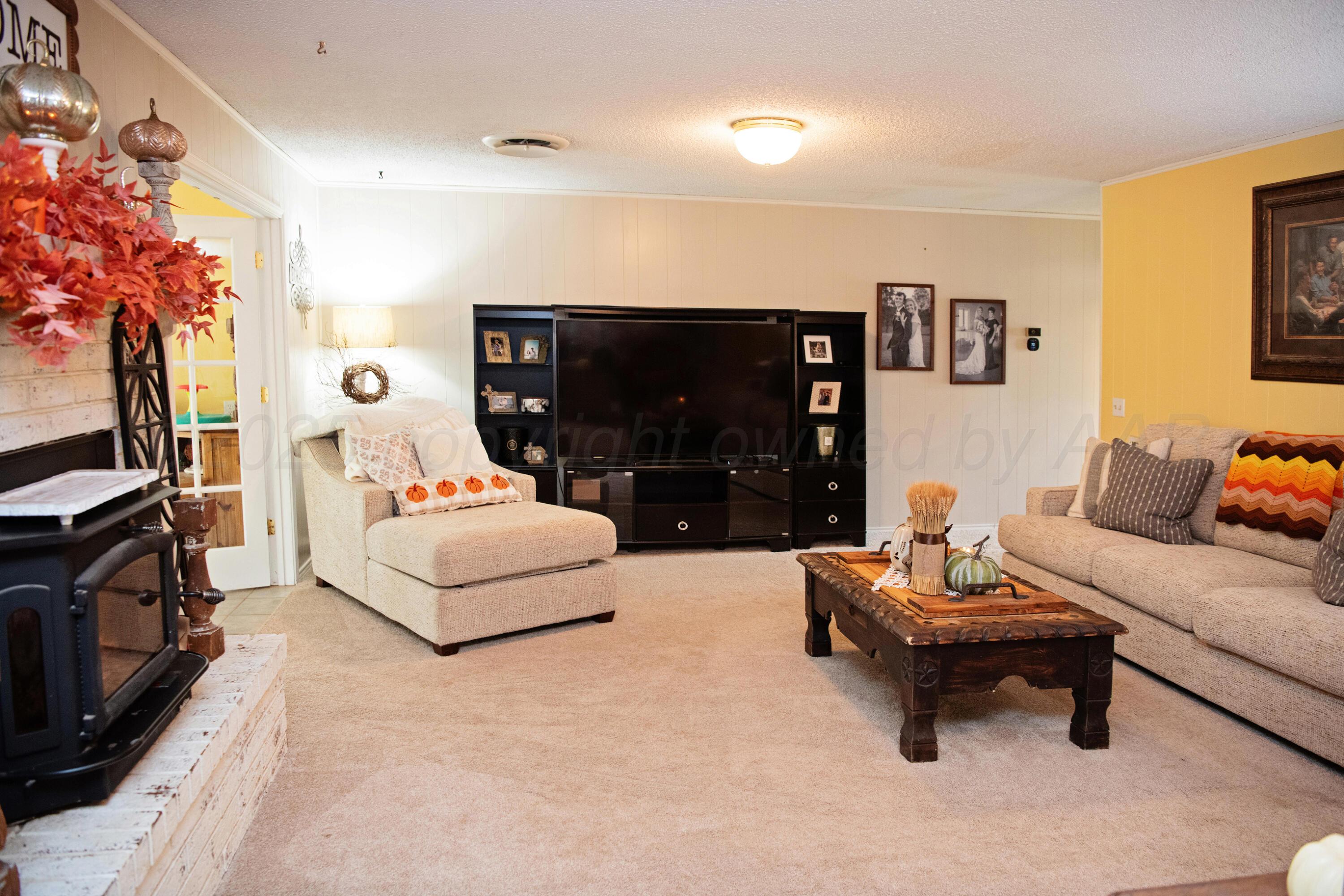 307 Douglas Street Property Photo 4