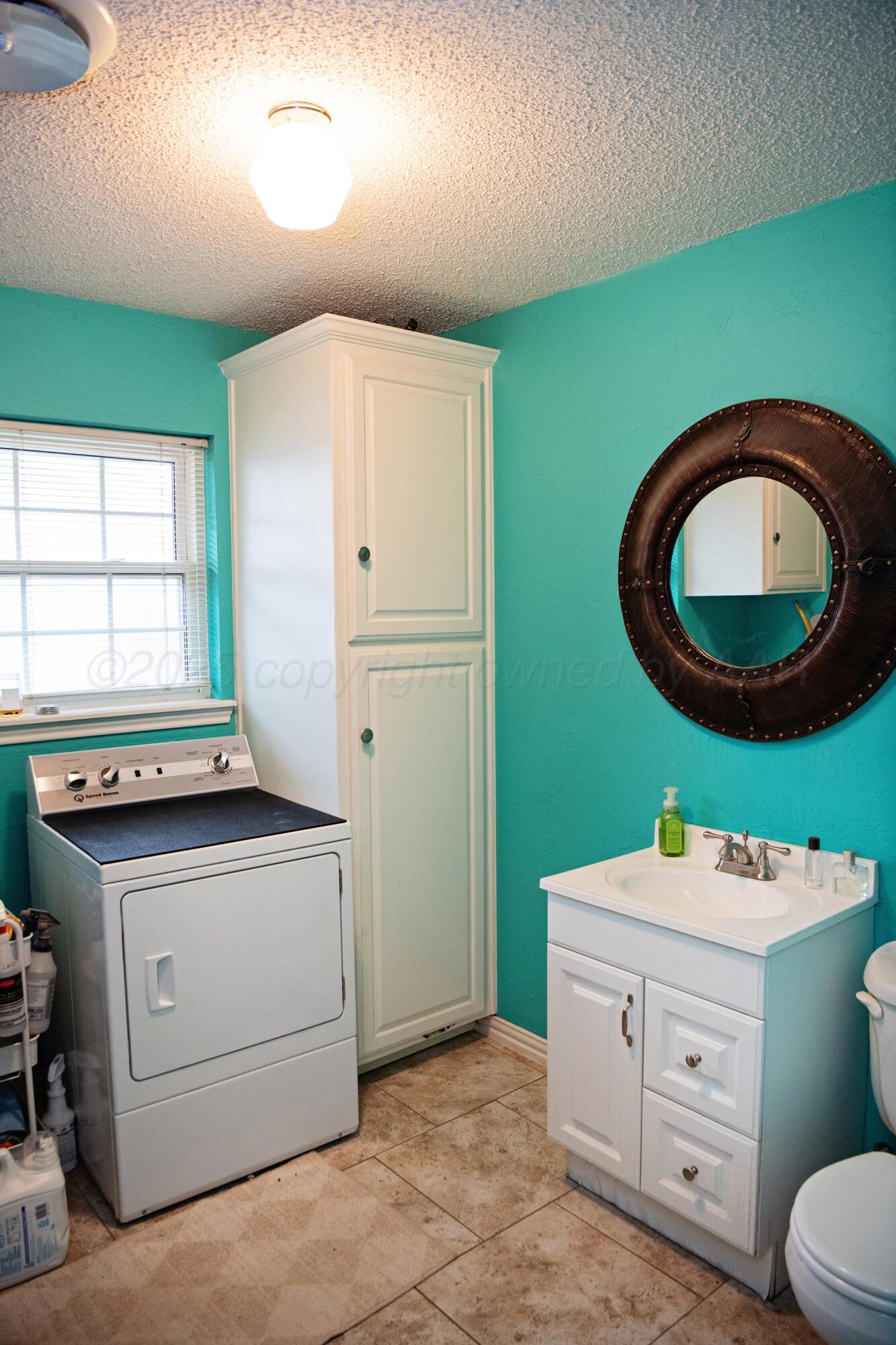 307 Douglas Street Property Photo 20