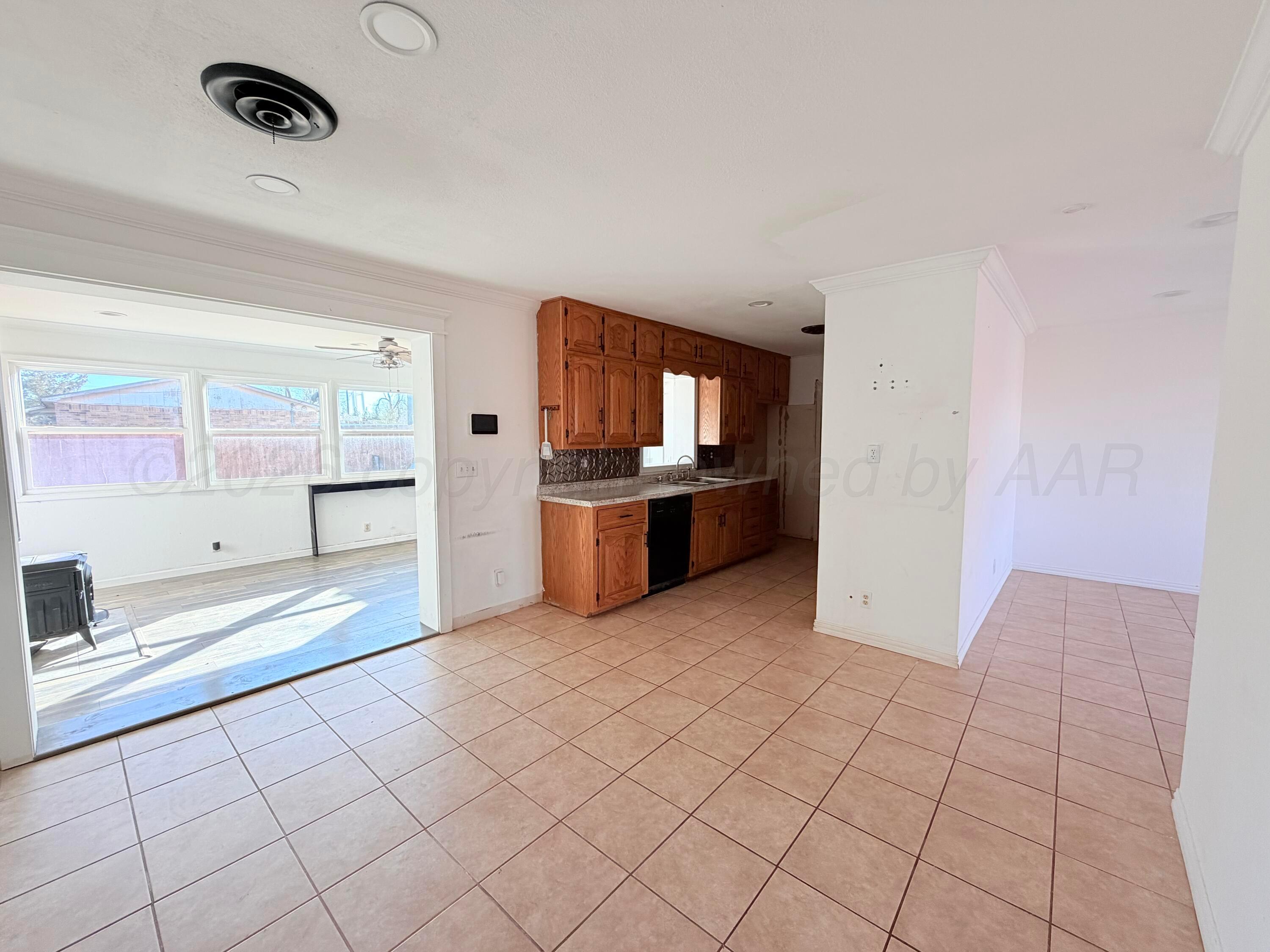 320 Arthur Street Property Photo 4