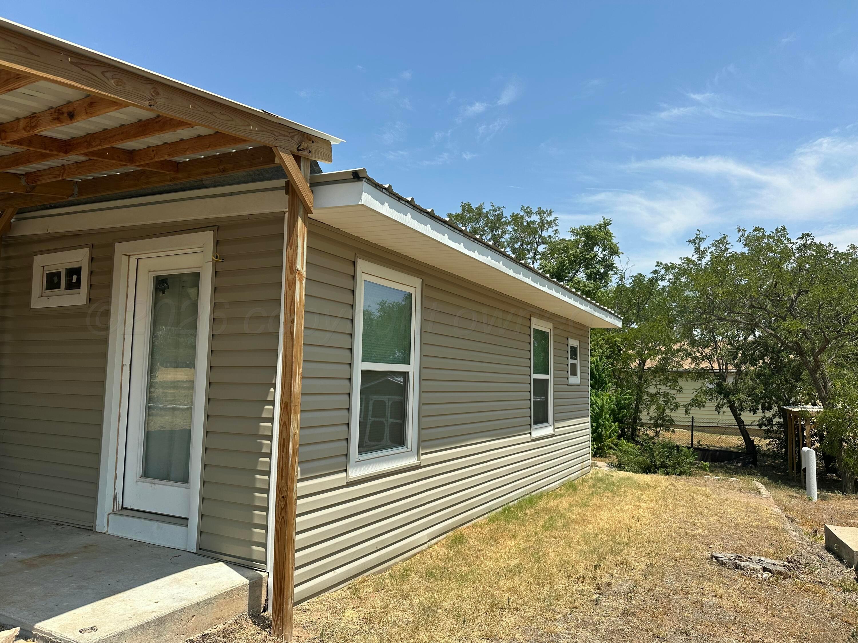 402 Hoggatt Street Property Photo 6