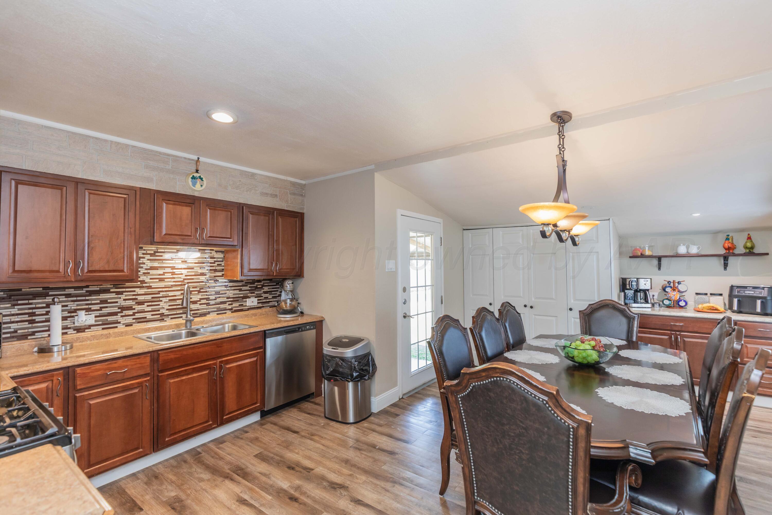 505 N Irving Street Property Photo 12